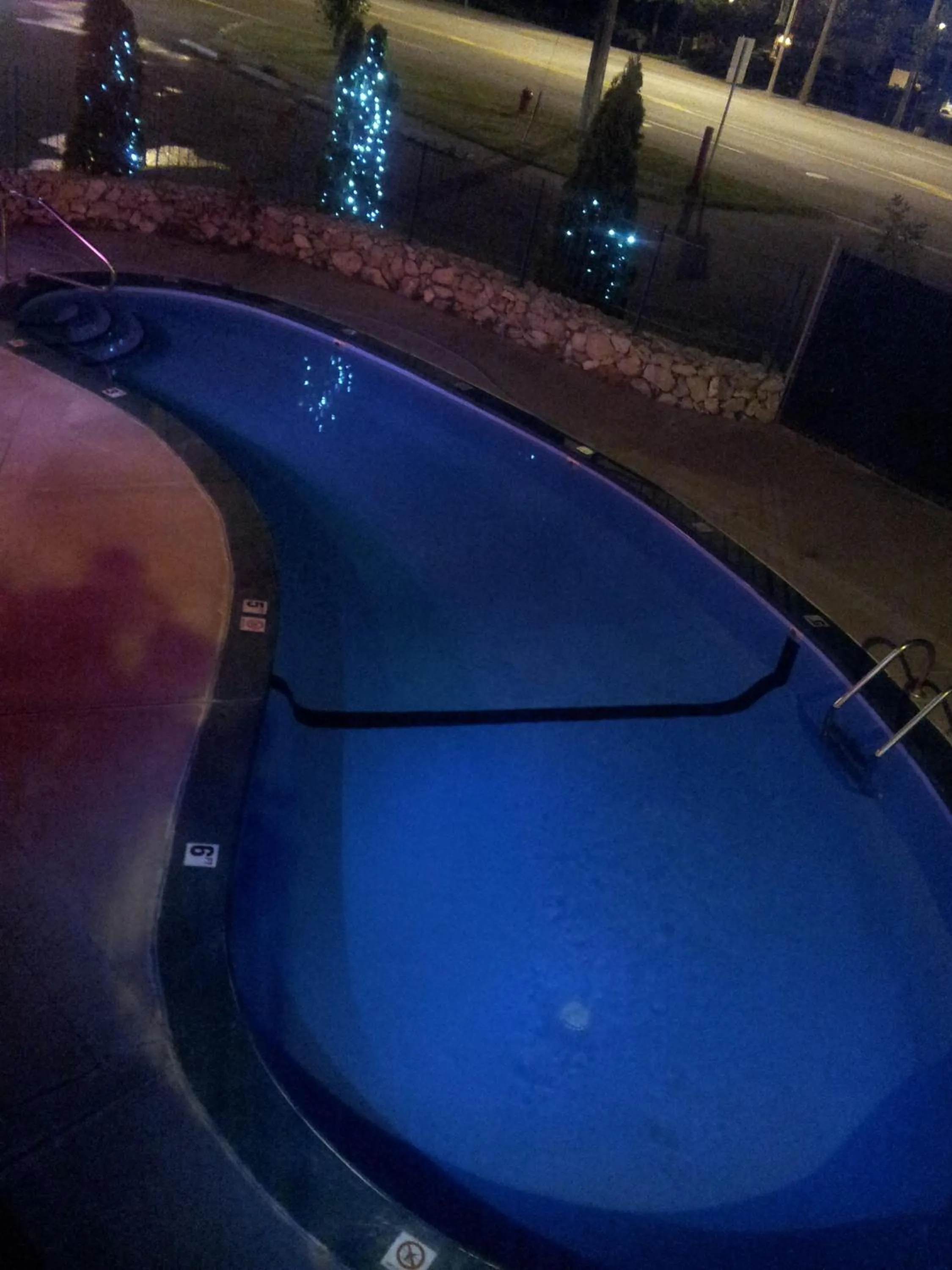 Swimming pool in Cache Creek Inn