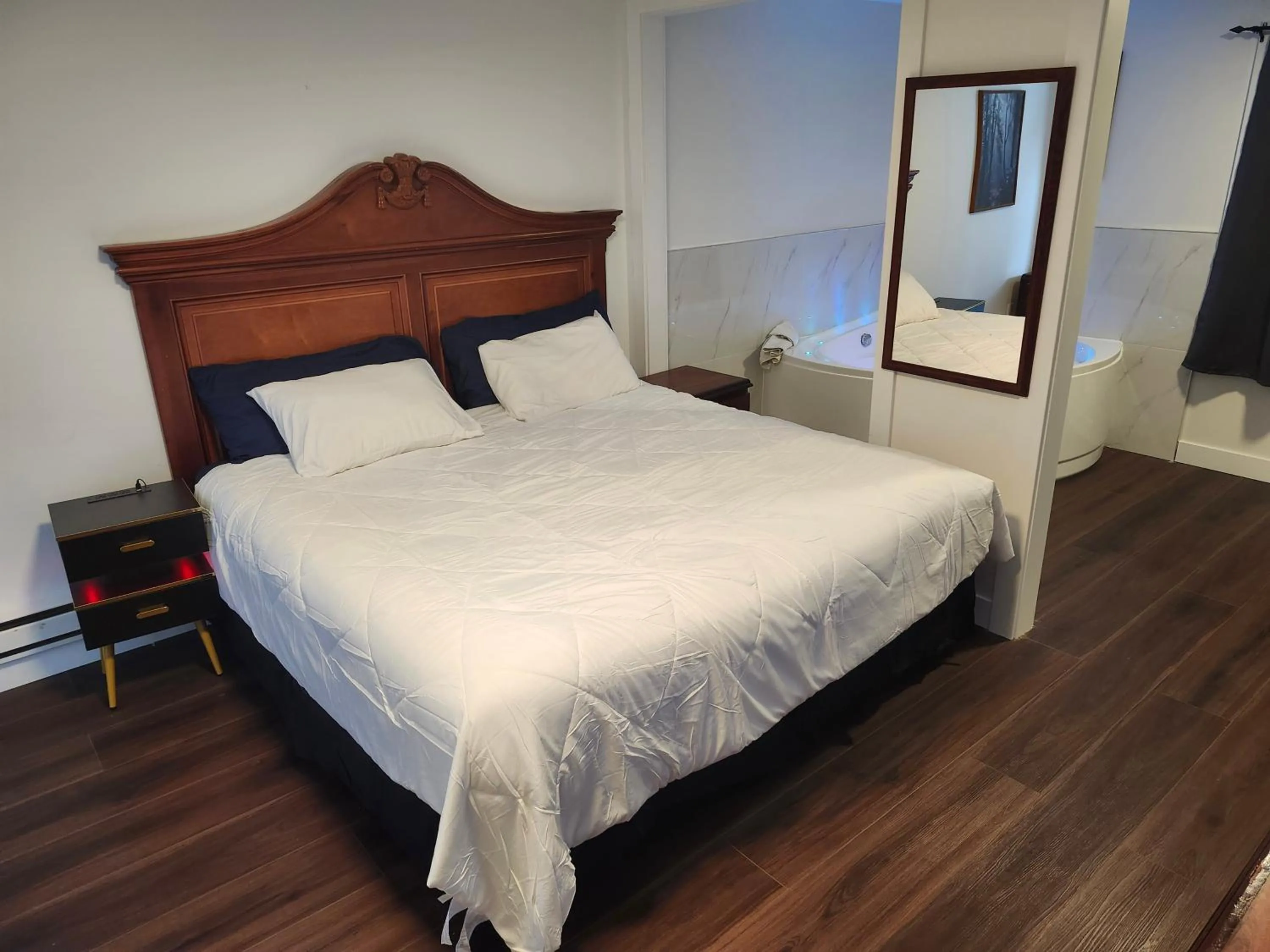 Bedroom, Bed in Cache Creek Inn