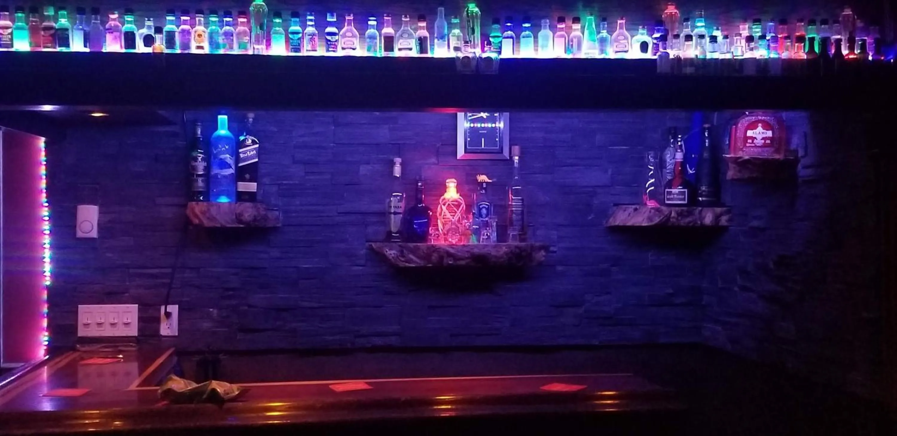 Lounge or bar in Cache Creek Inn