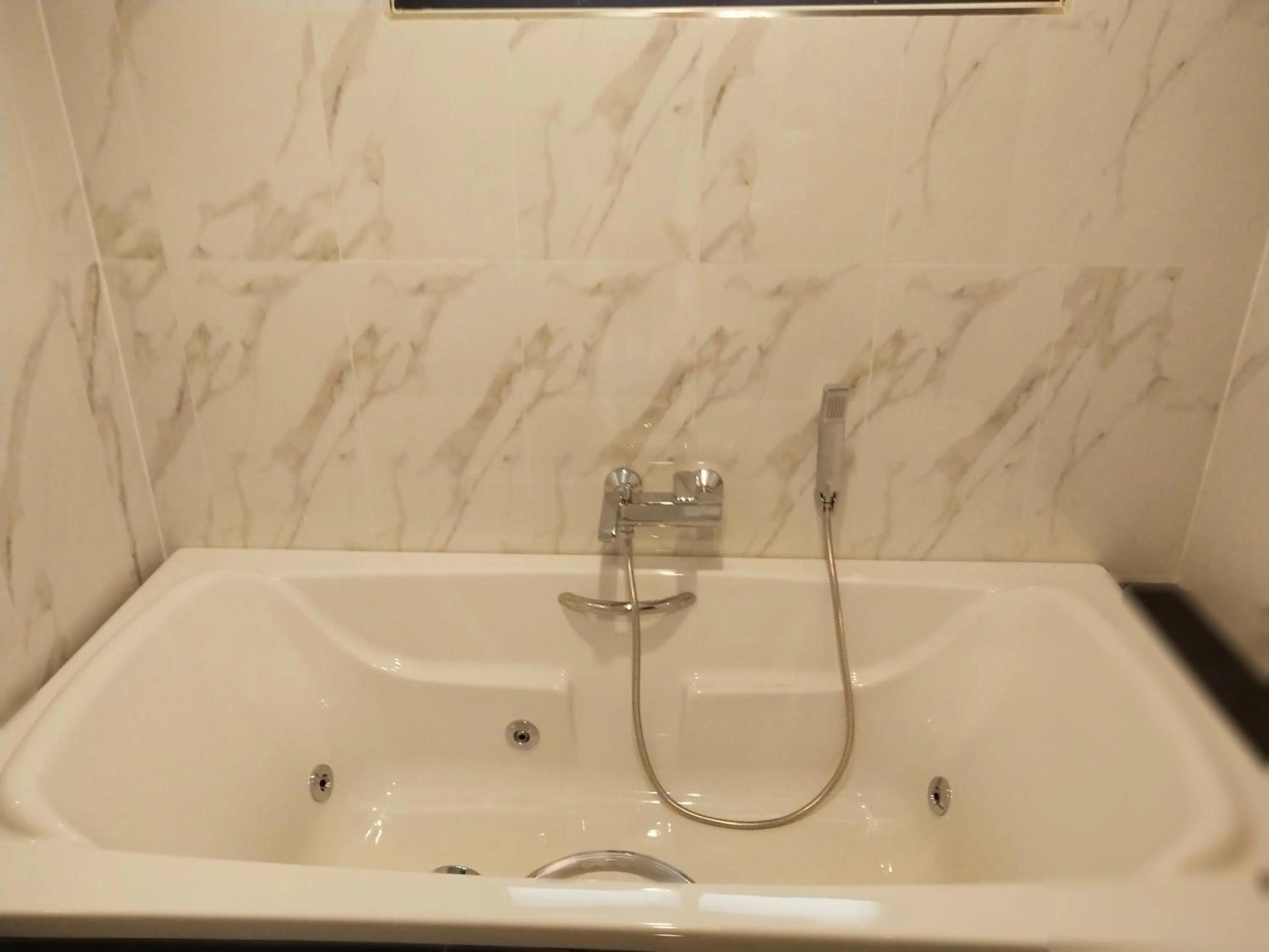 Bathroom in Hotel De Sripoom