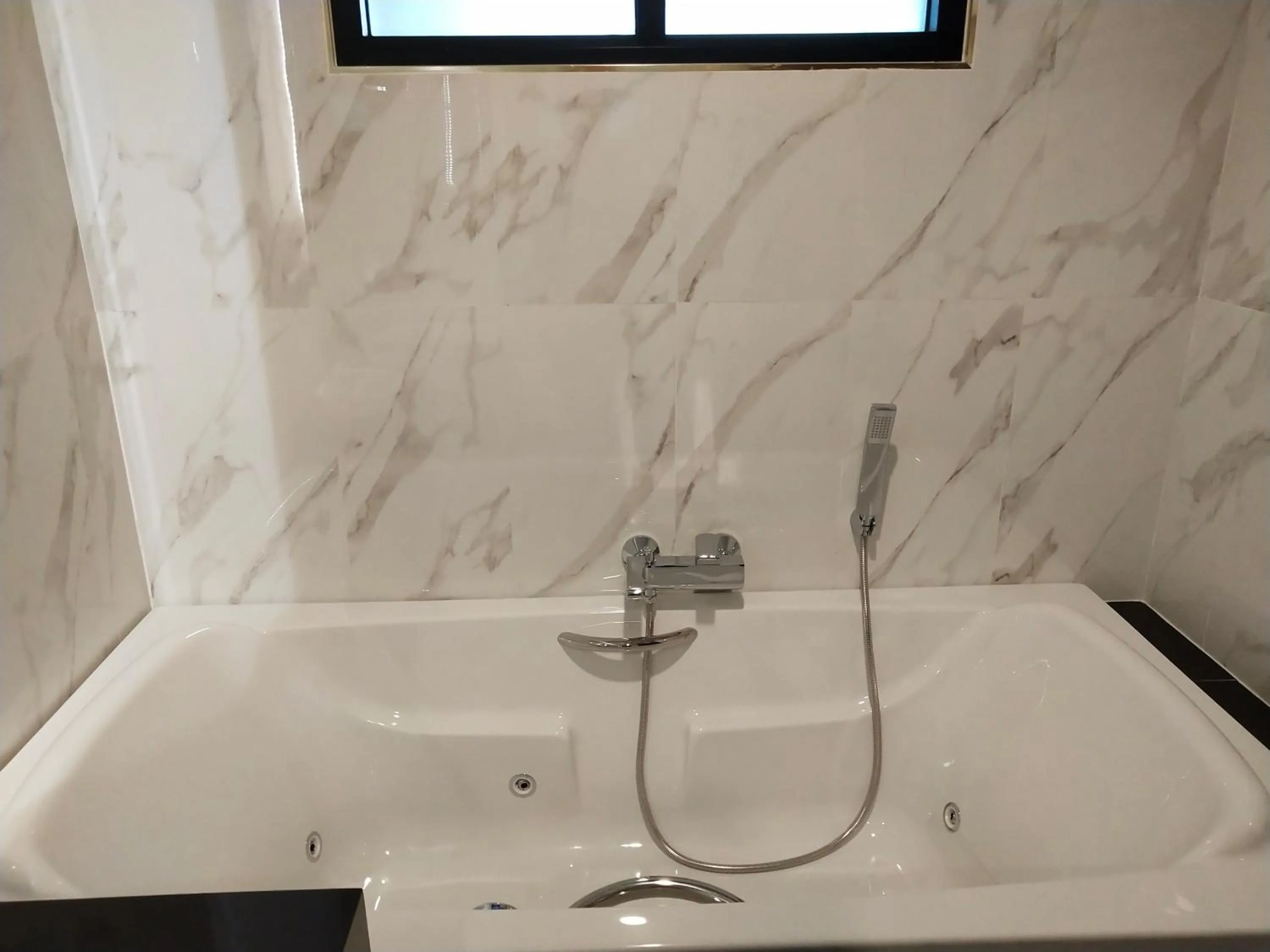 Bathroom in Hotel De Sripoom