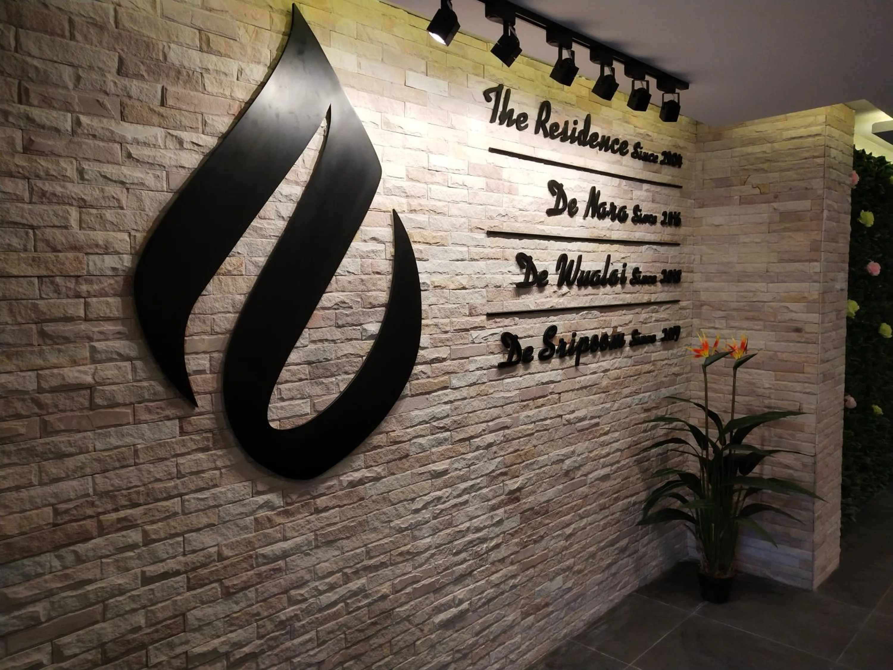 Property logo or sign in Hotel De Sripoom