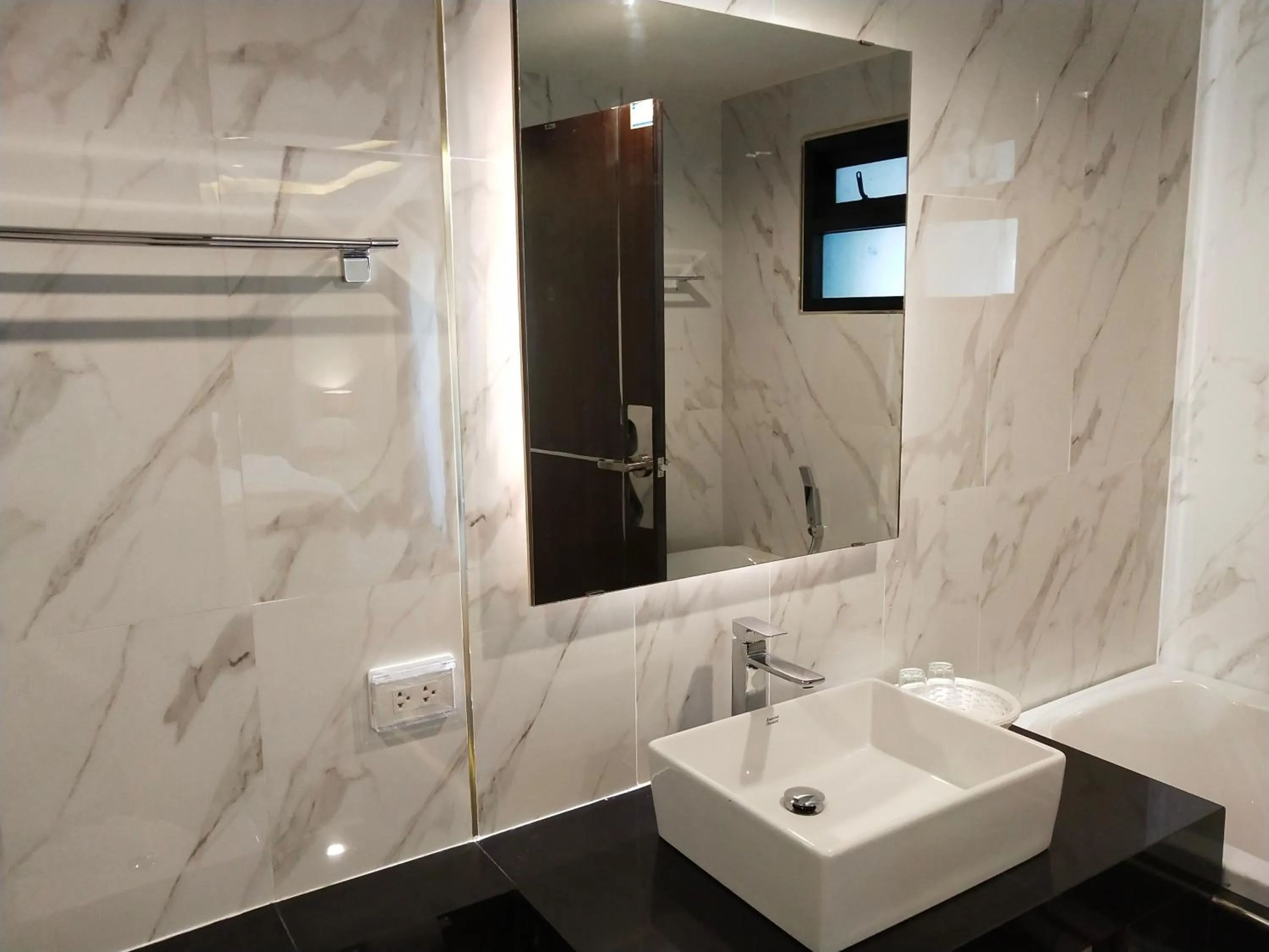 Bathroom in Hotel De Sripoom