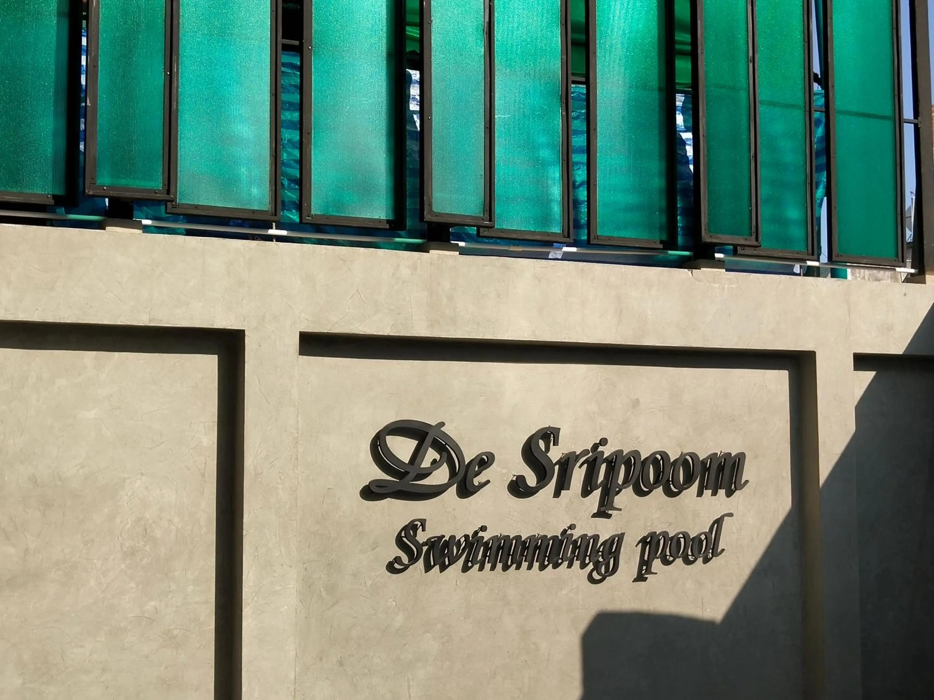 Swimming pool in Hotel De Sripoom