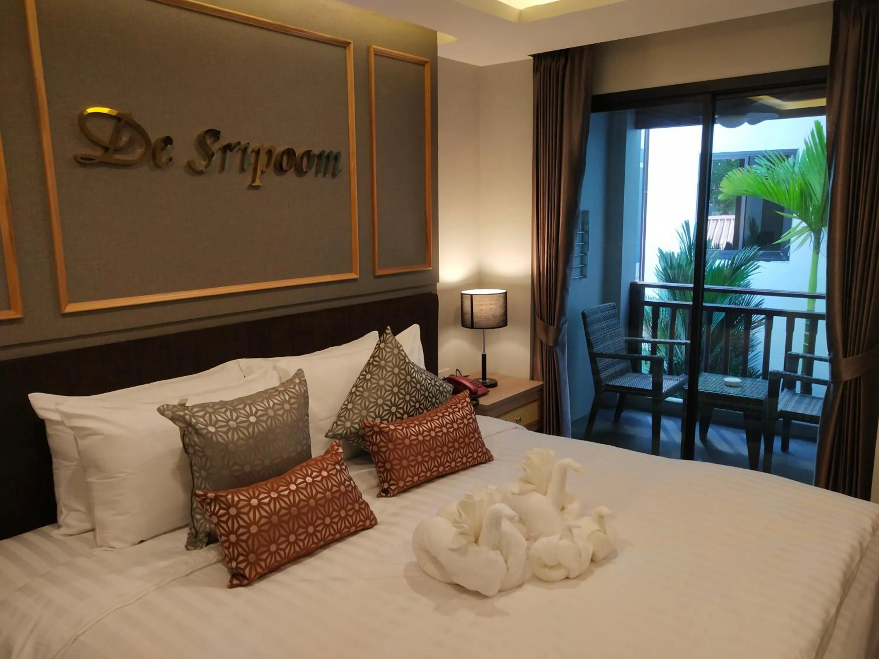 Bed in Hotel De Sripoom