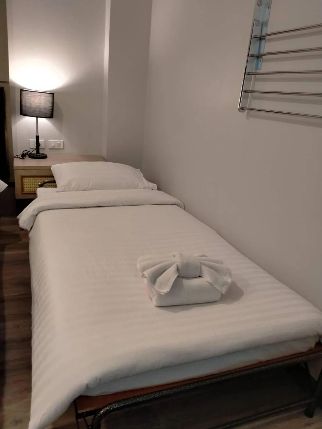 Bed in Hotel De Sripoom