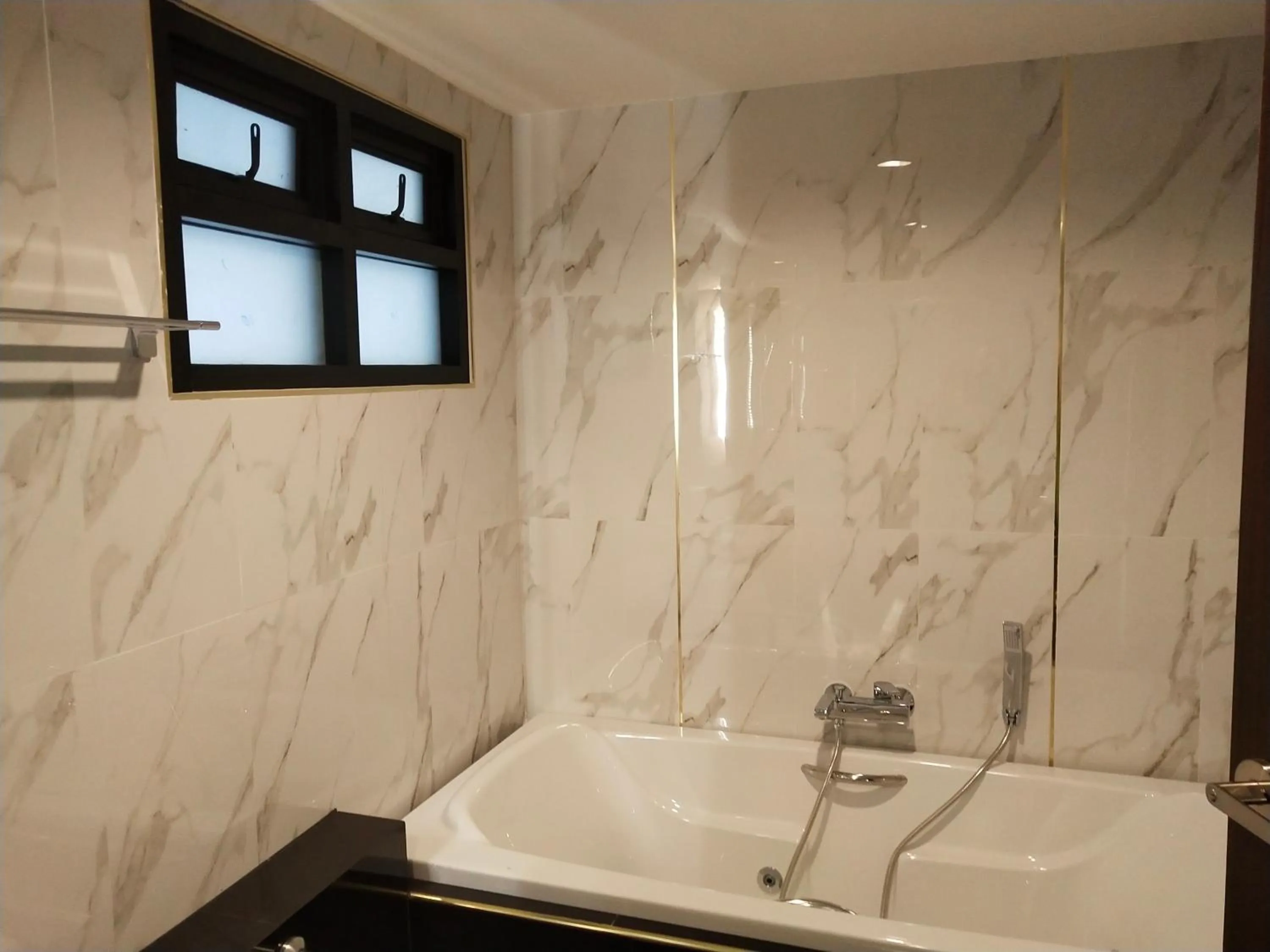 Bath in Hotel De Sripoom