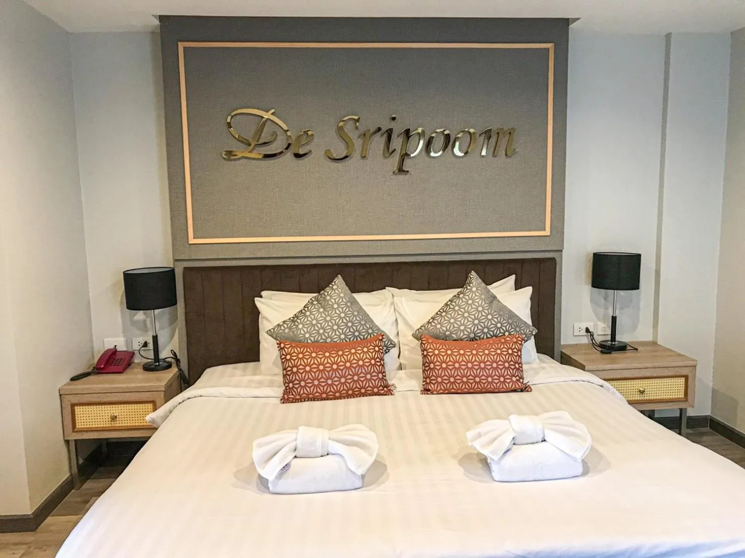 Bed in Hotel De Sripoom