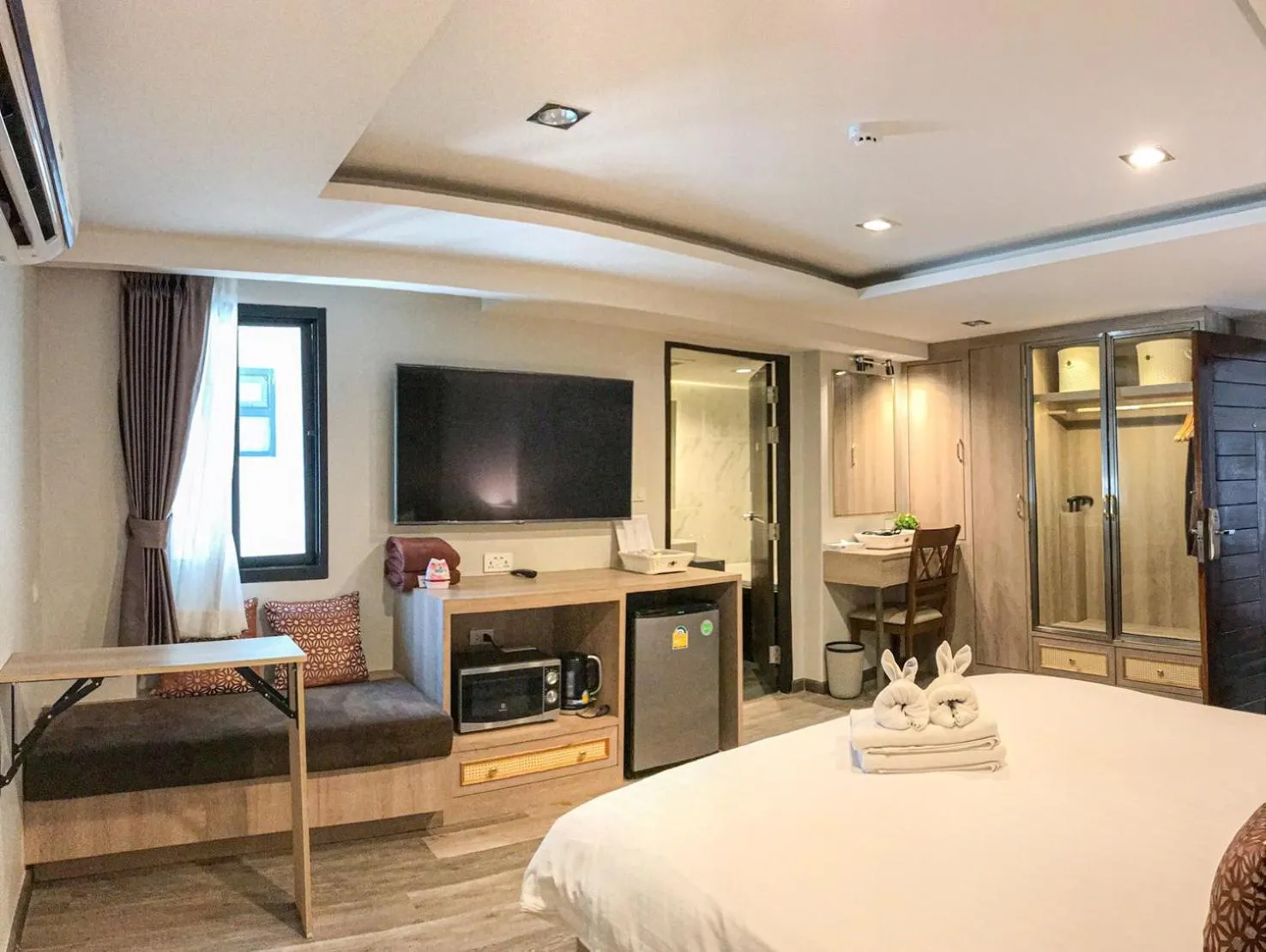 Bed in Hotel De Sripoom