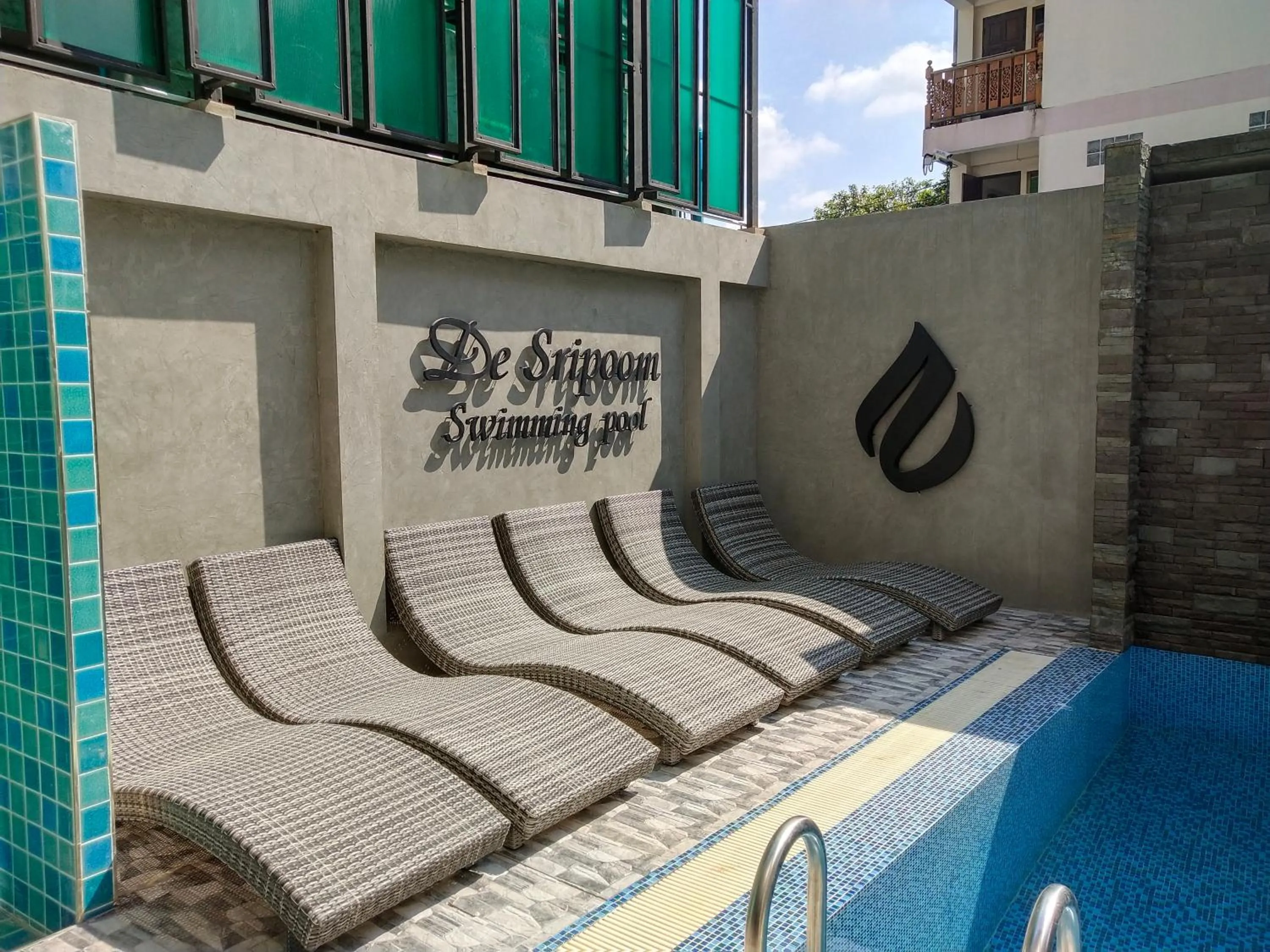 Property building in Hotel De Sripoom