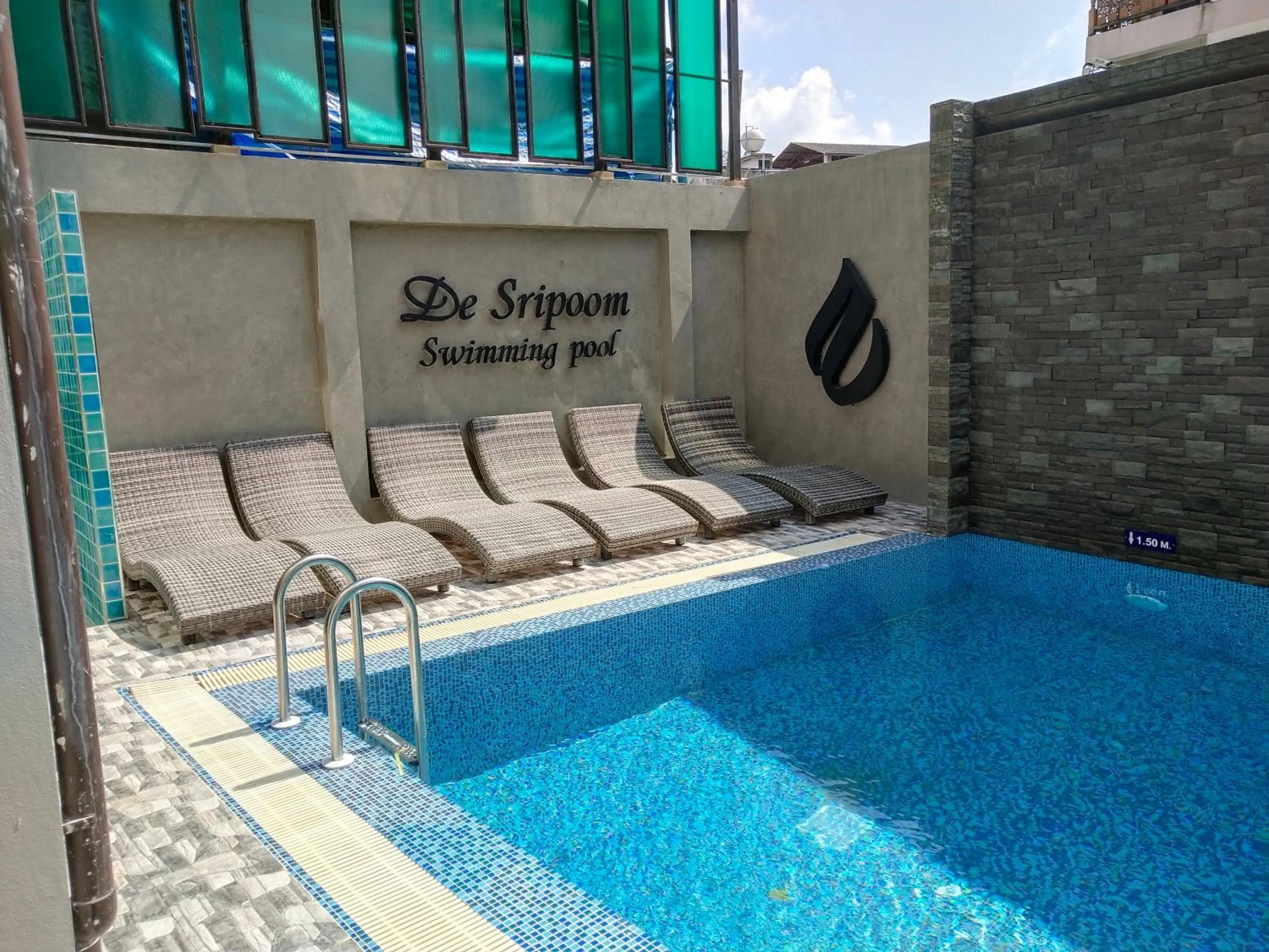 Property building in Hotel De Sripoom