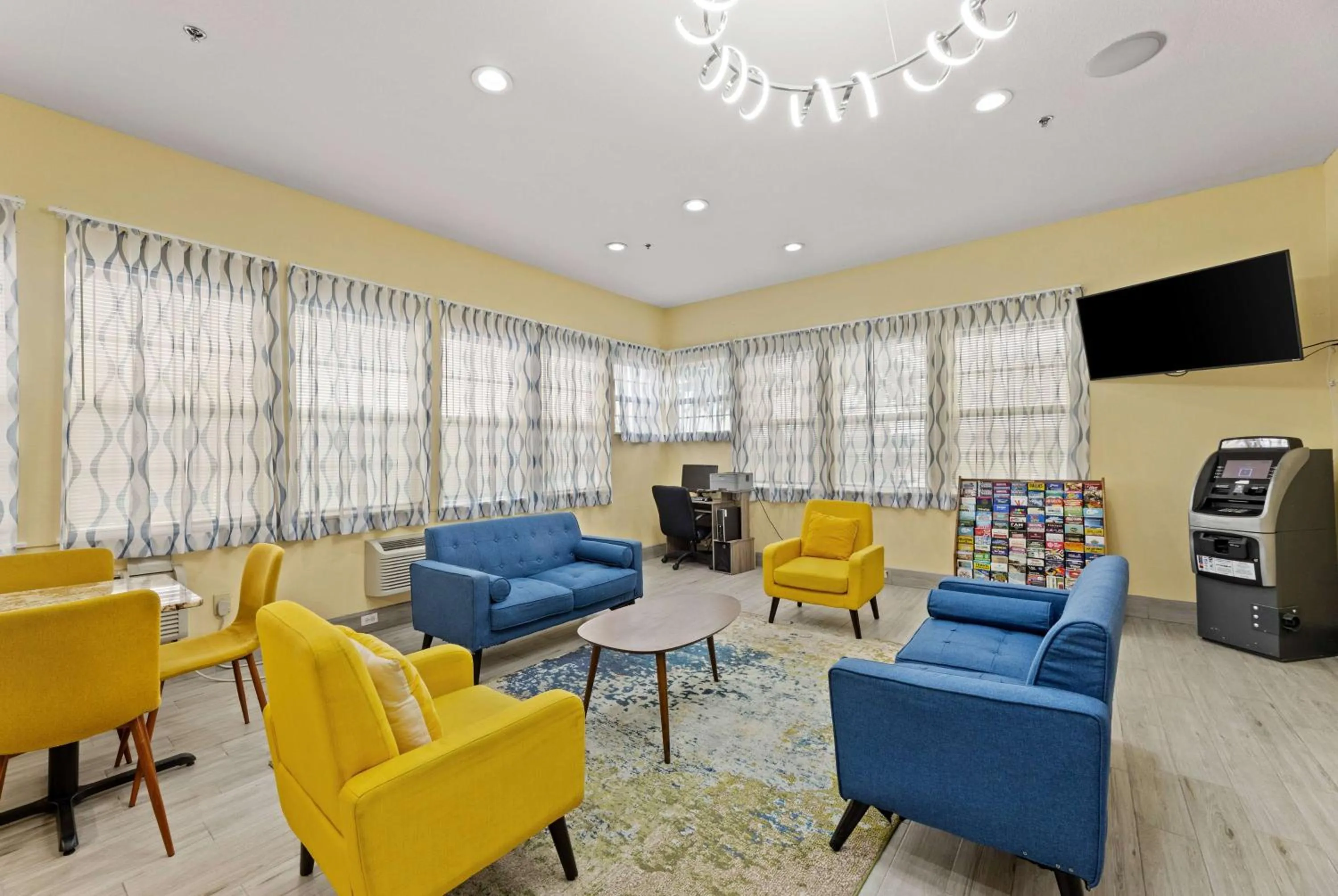 Lobby or reception in Days Inn & Suites by Wyndham DFW Airport South-Euless