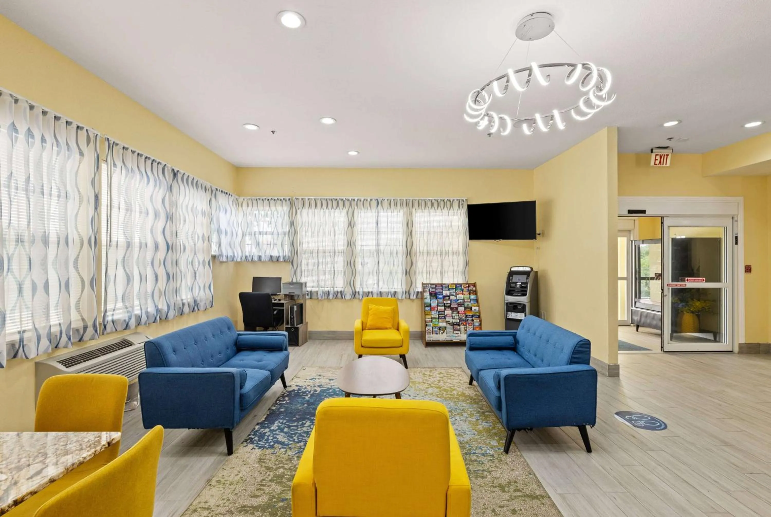 Lobby or reception in Days Inn & Suites by Wyndham DFW Airport South-Euless