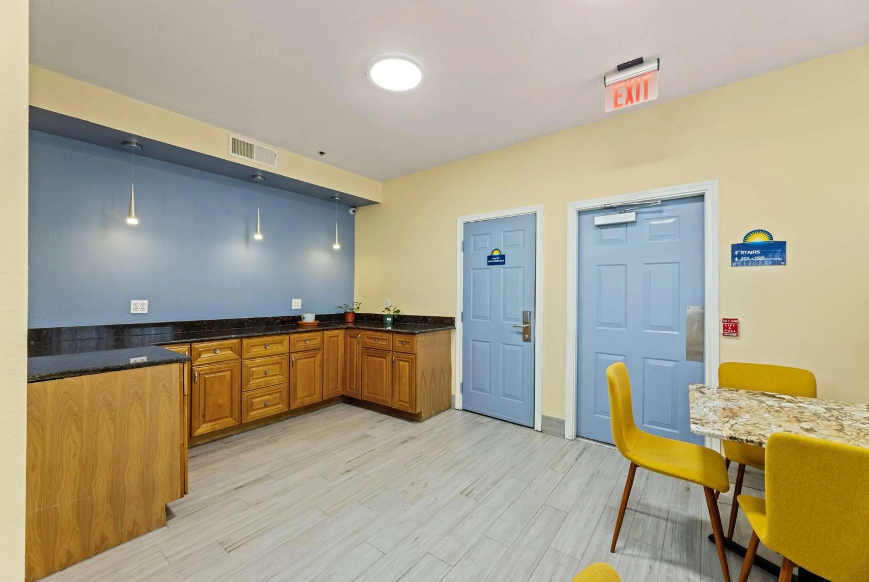 Breakfast in Days Inn & Suites by Wyndham DFW Airport South-Euless