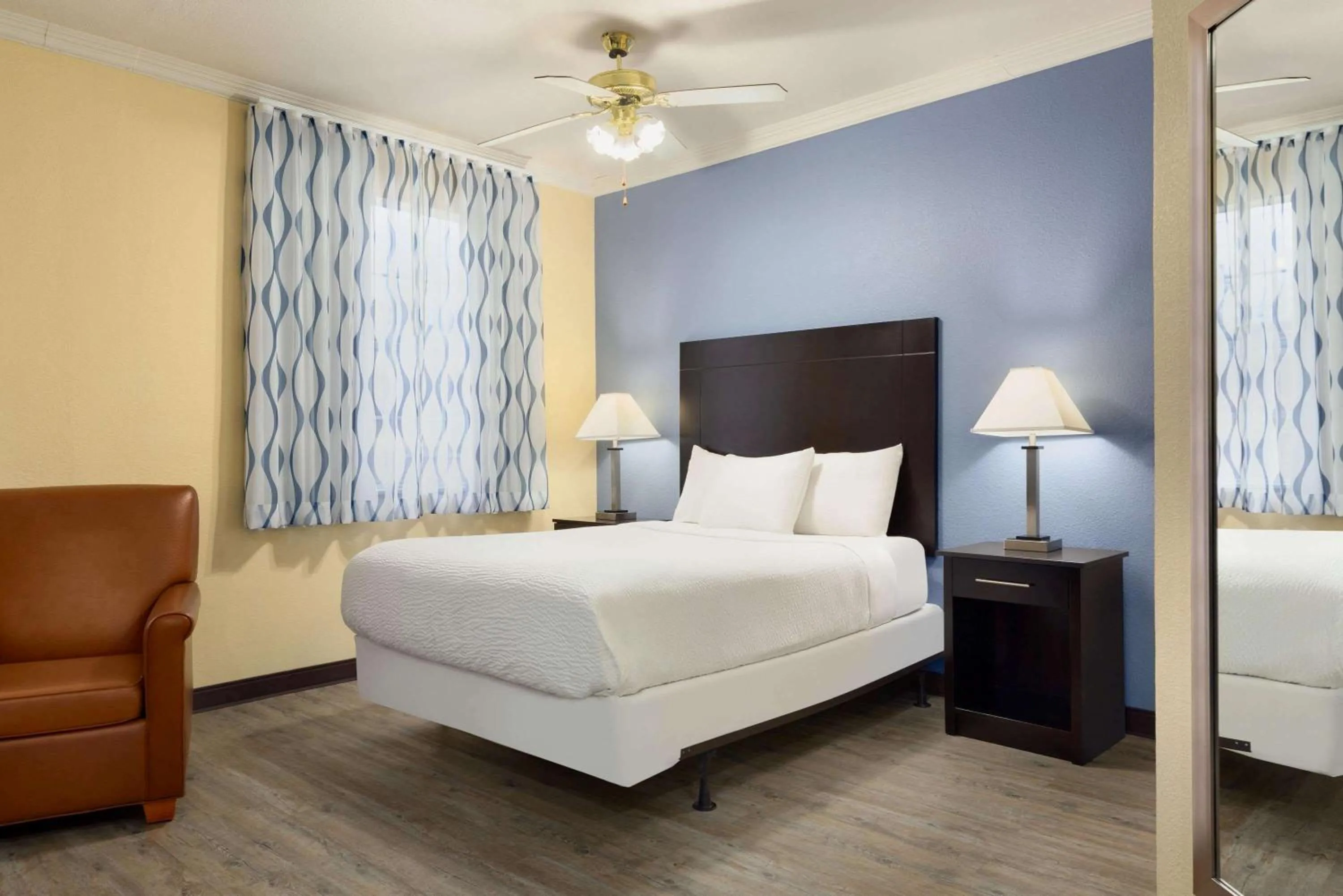 Photo of the whole room, Bed in Days Inn & Suites by Wyndham DFW Airport South-Euless