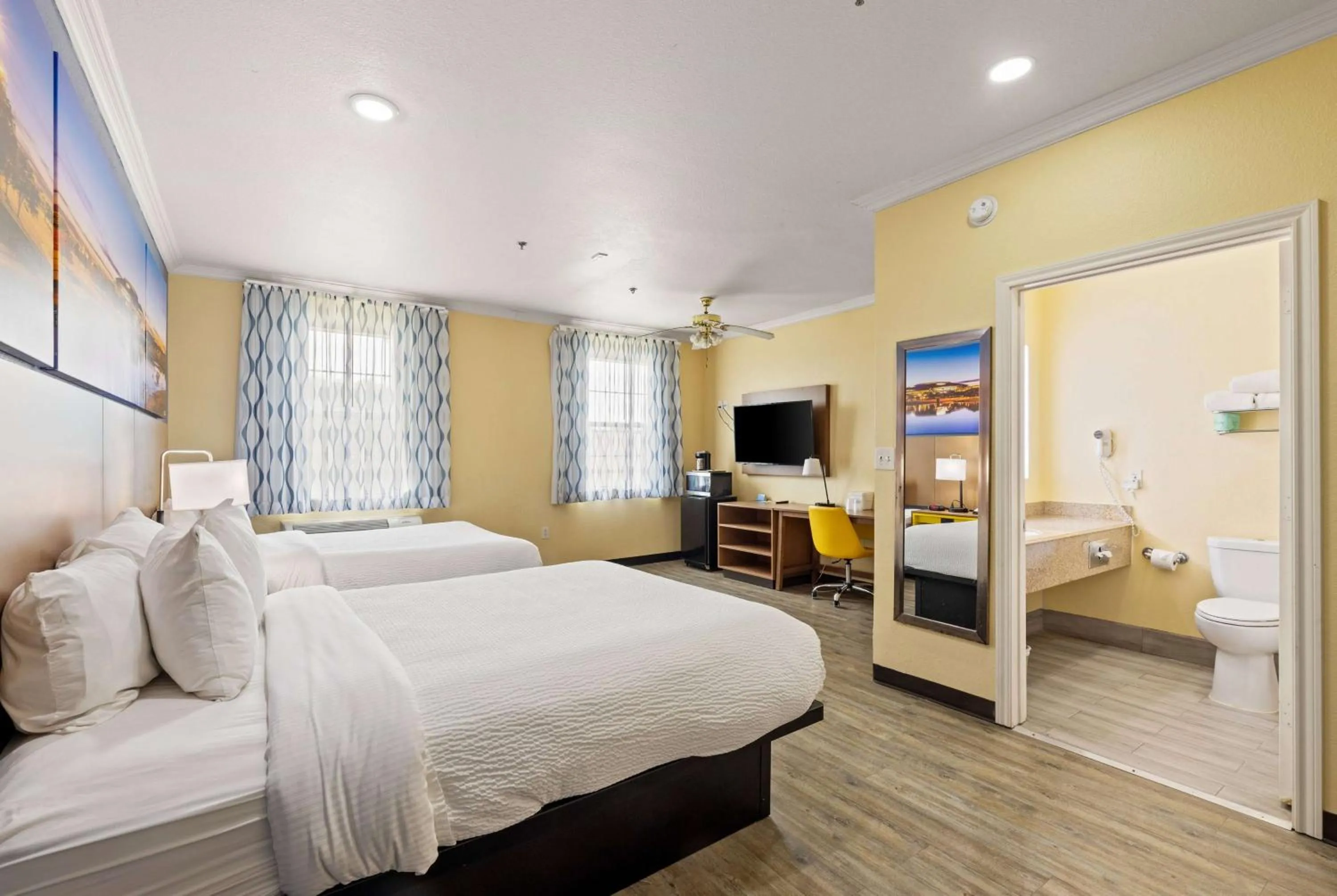 Photo of the whole room, Bed in Days Inn & Suites by Wyndham DFW Airport South-Euless