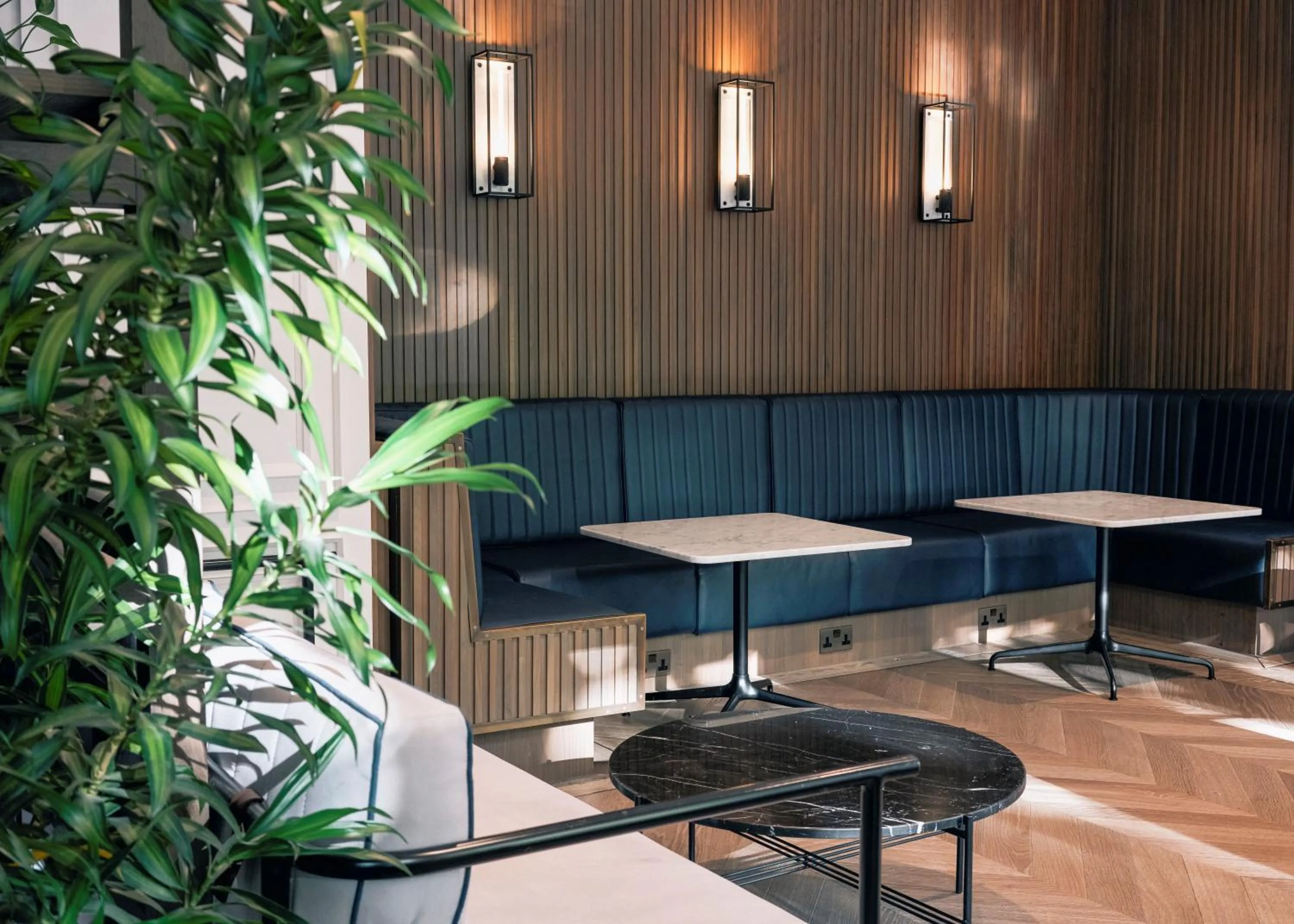 Restaurant/places to eat in Page8, Page Hotels