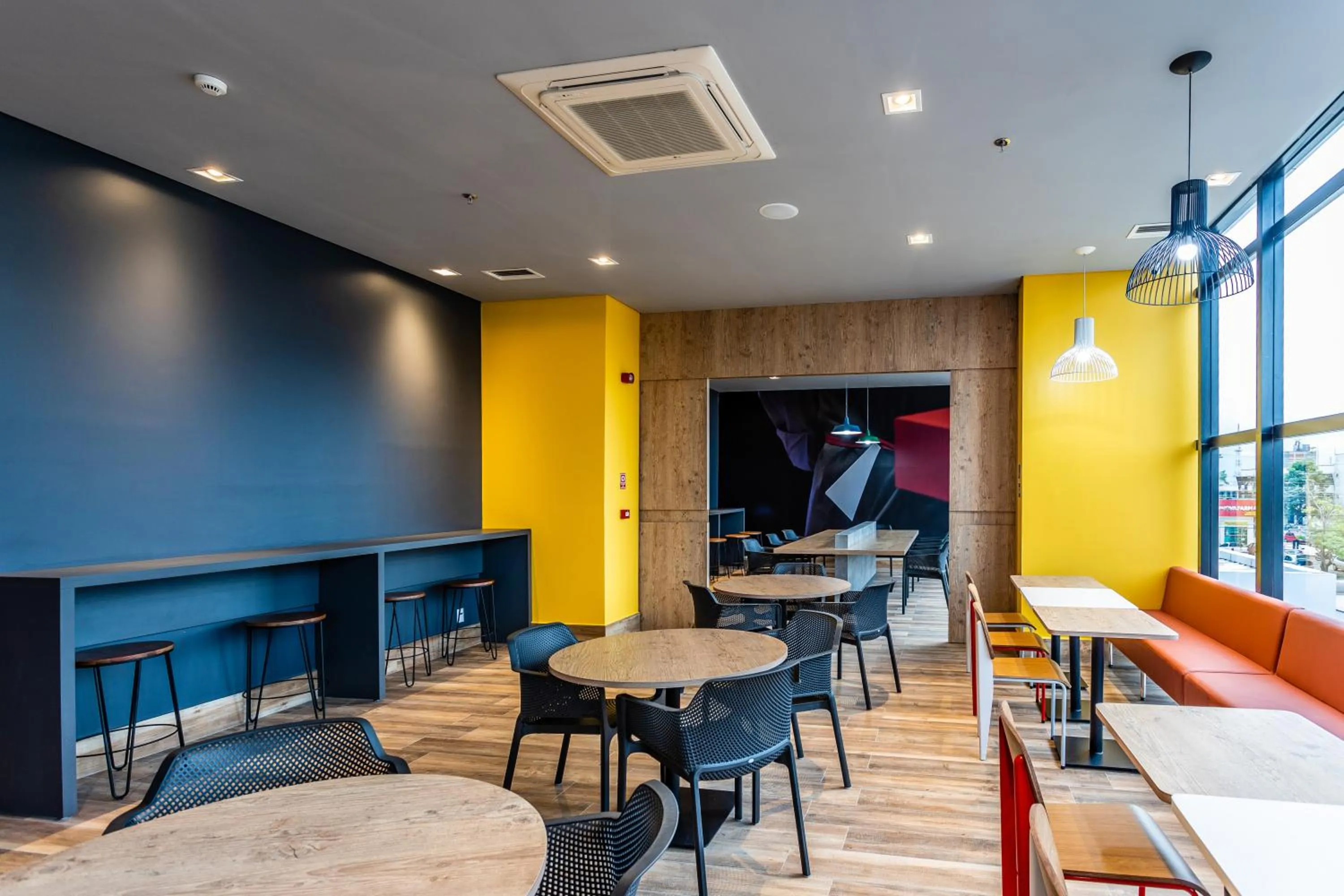 Restaurant/places to eat in ibis Palmas Avenida JK