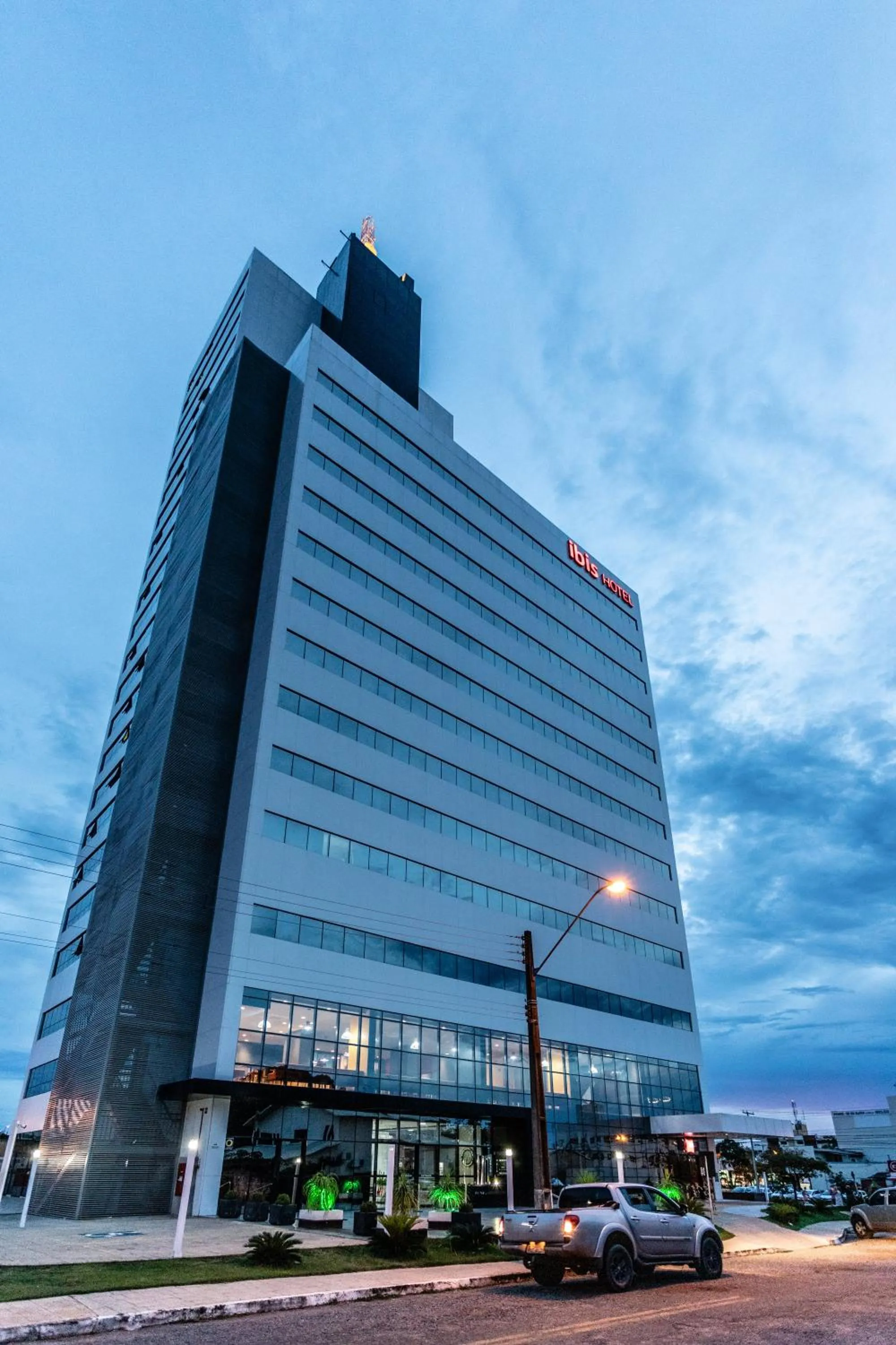 Property building in ibis Palmas Avenida JK