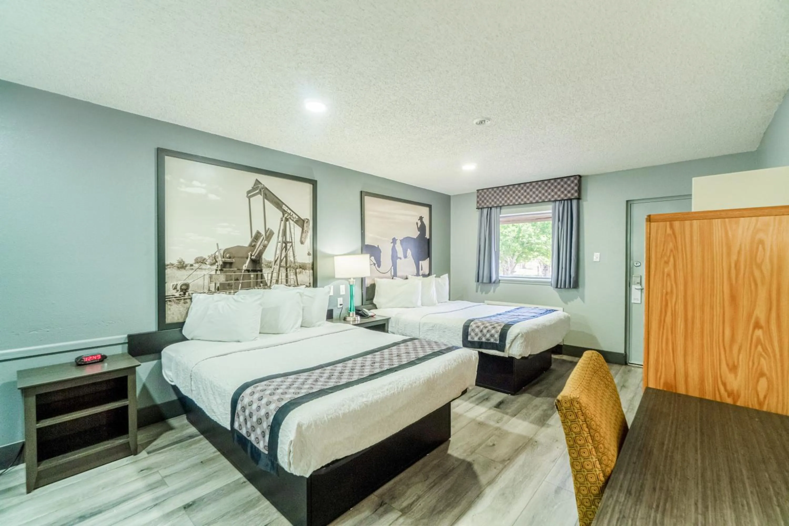 Bedroom, Bed in Purple Sage By OYO Snyder TX