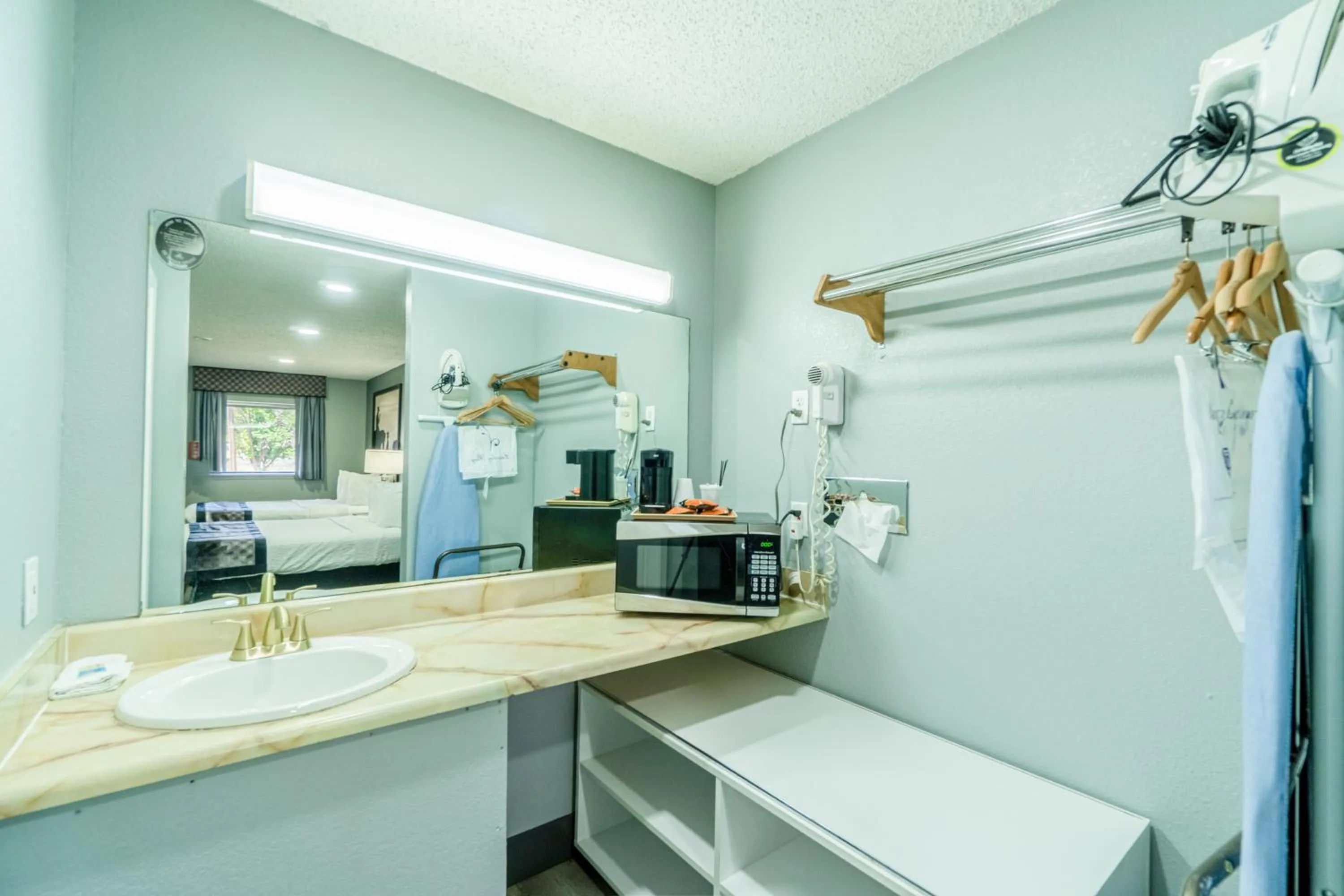 Bathroom in Purple Sage By OYO Snyder TX