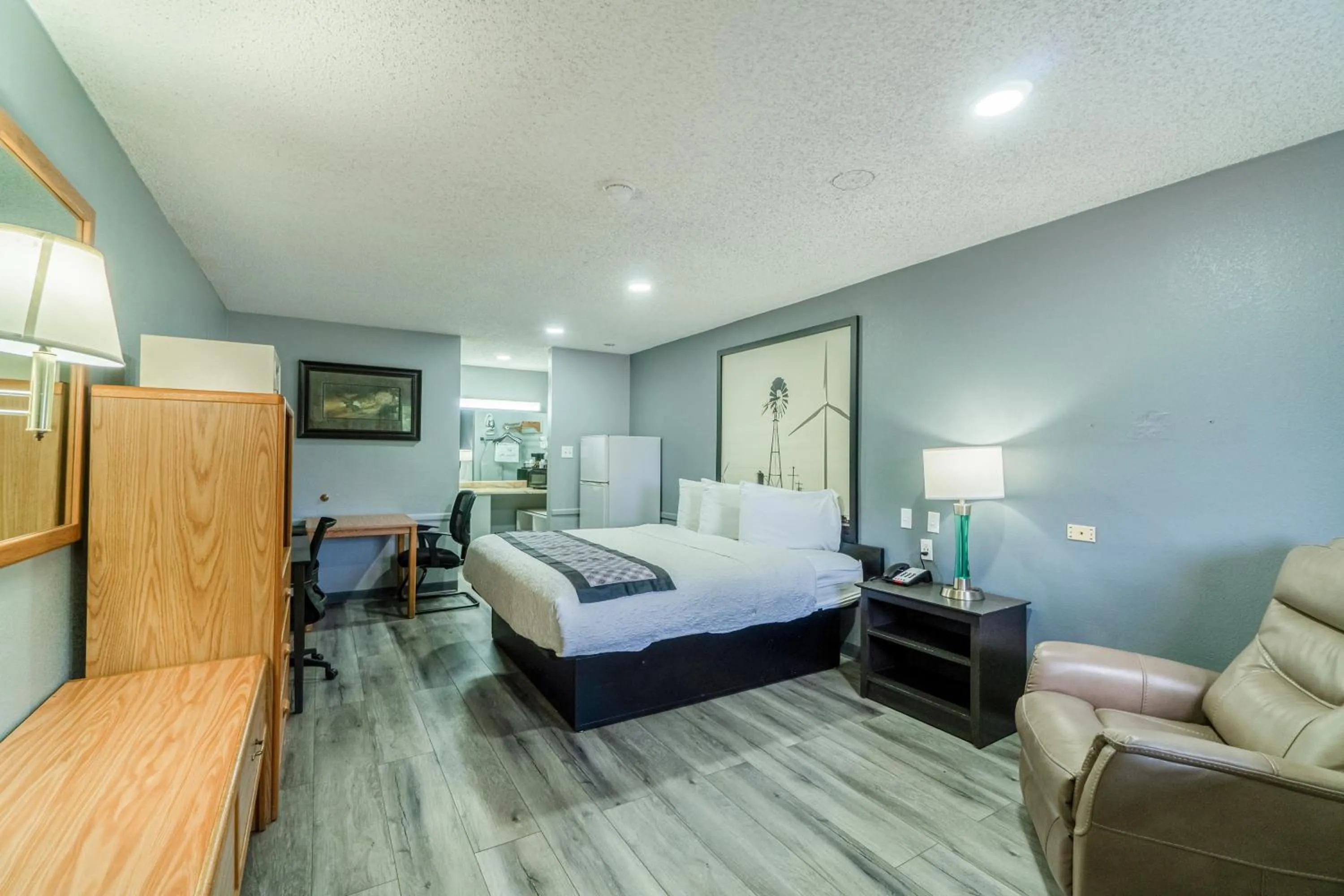 Bedroom, Bed in Purple Sage By OYO Snyder TX