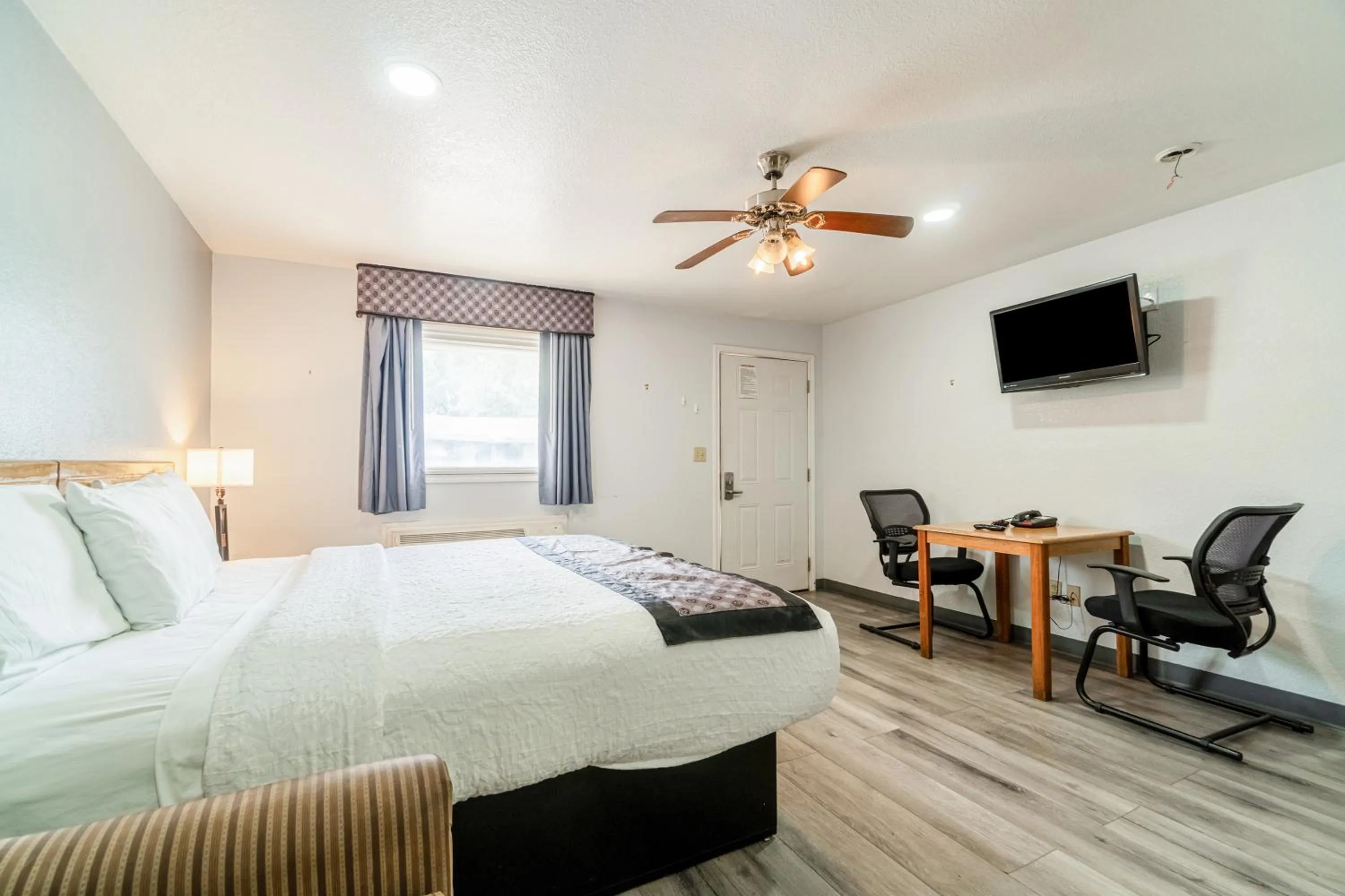 Bedroom, Bed in Purple Sage By OYO Snyder TX