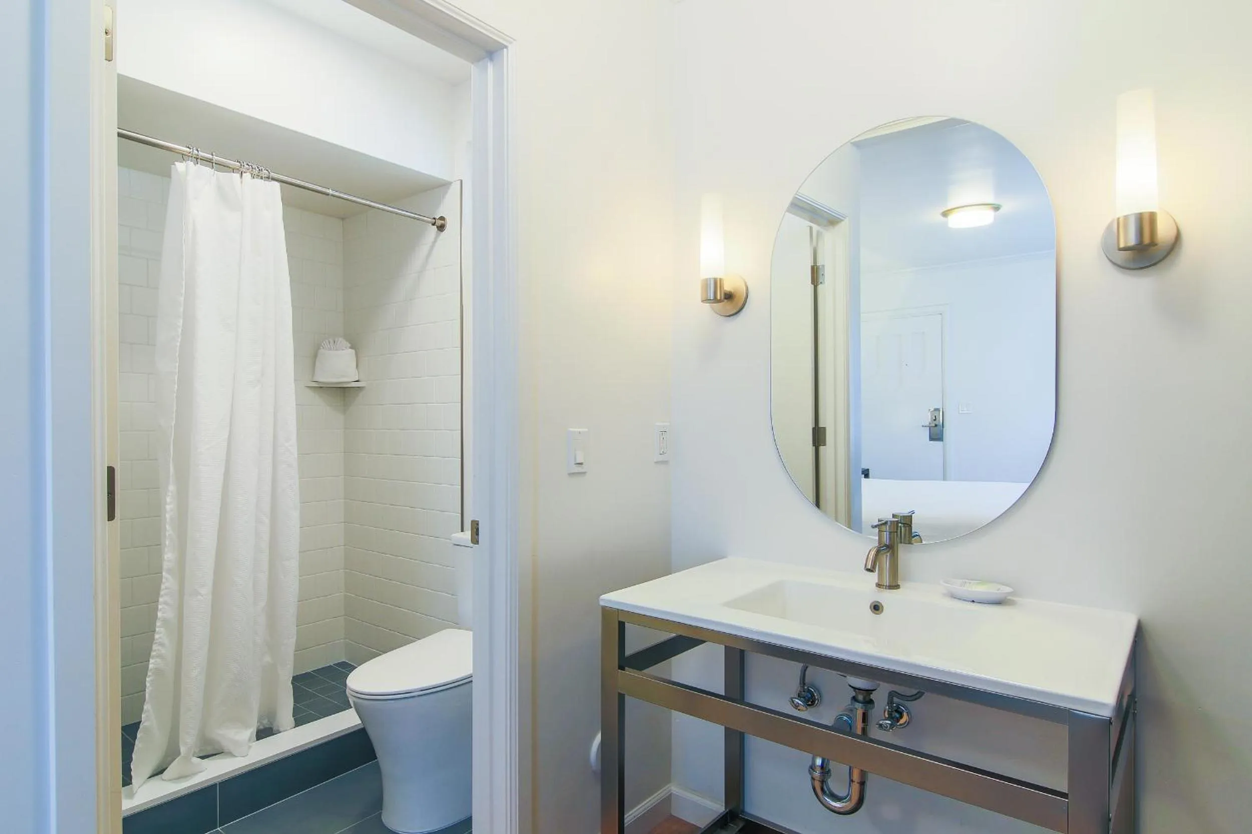 Shower in Solvang Inn & Cottages