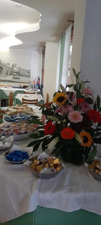 Restaurant/places to eat in Hotel Del Vecchio