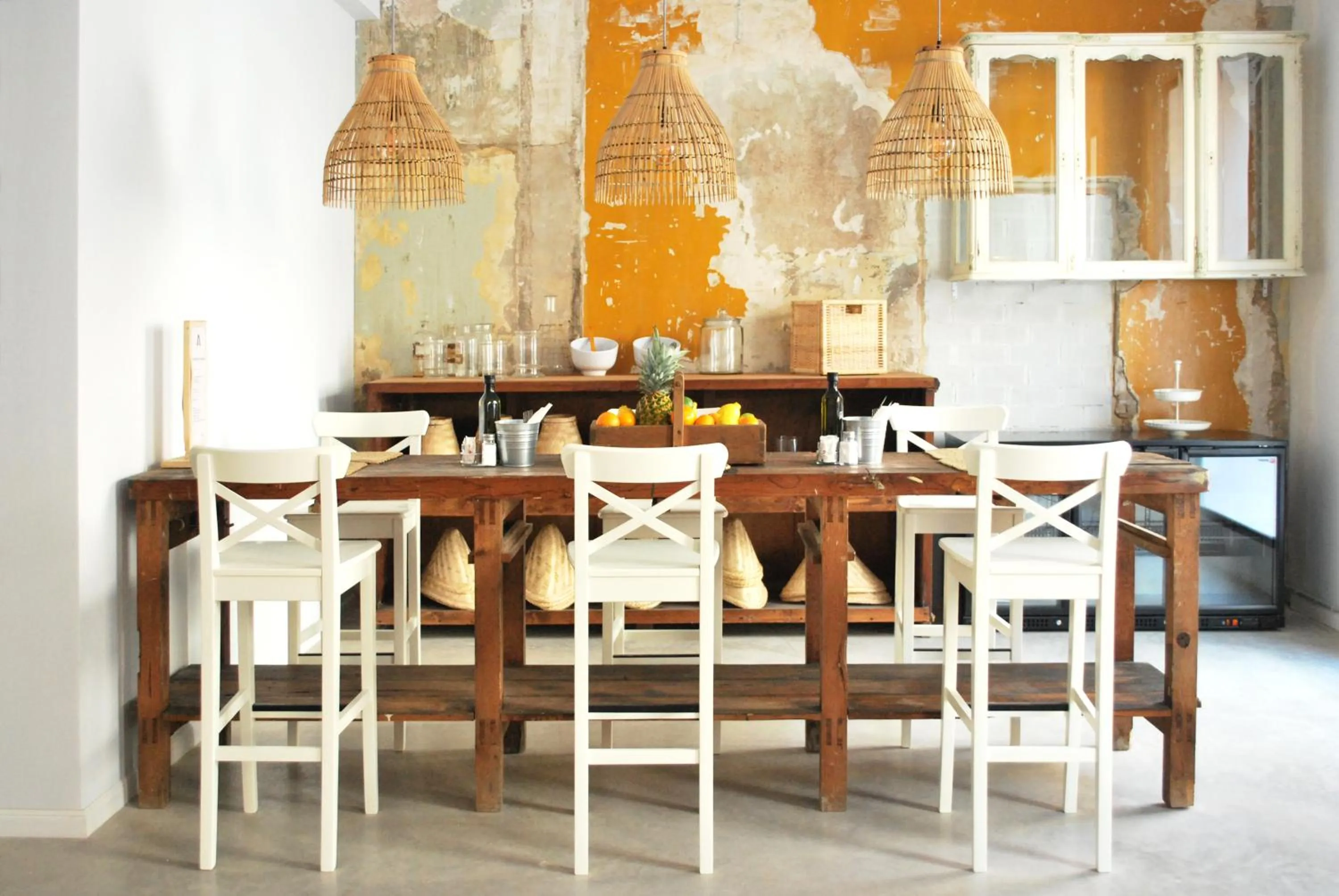 Restaurant/places to eat in Lindala