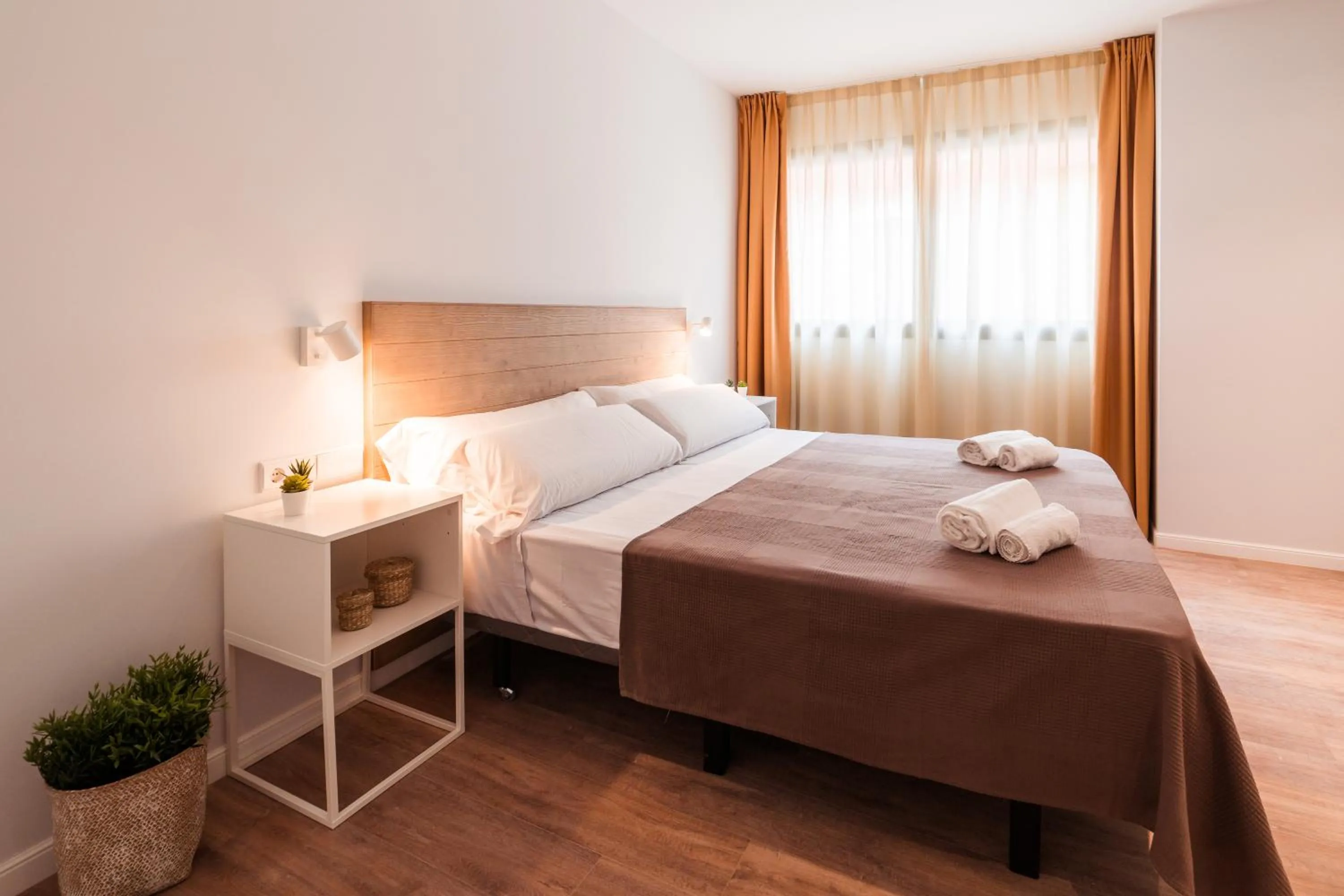 Photo of the whole room, Bed in Lindala