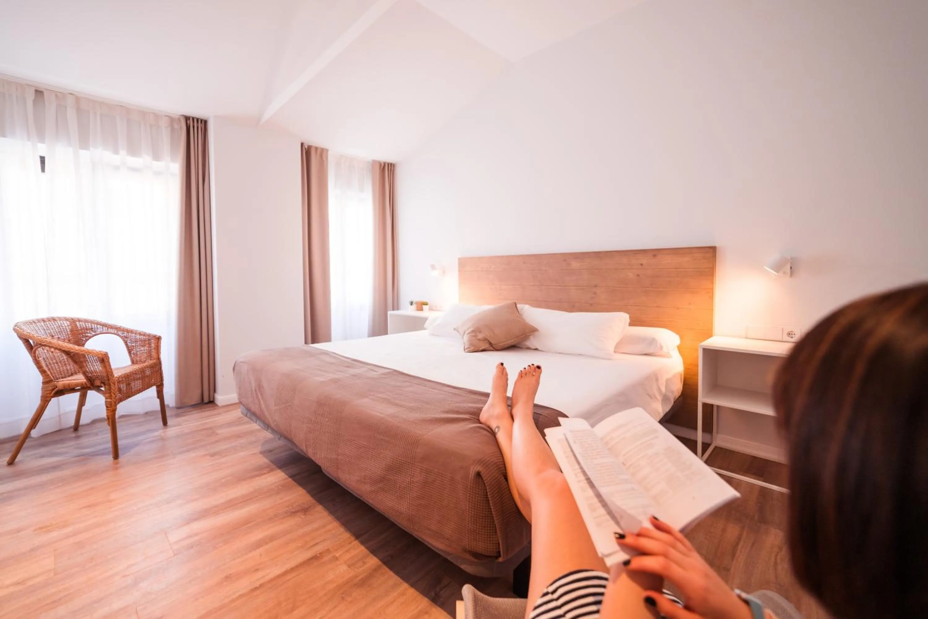 Photo of the whole room, Bed in Lindala