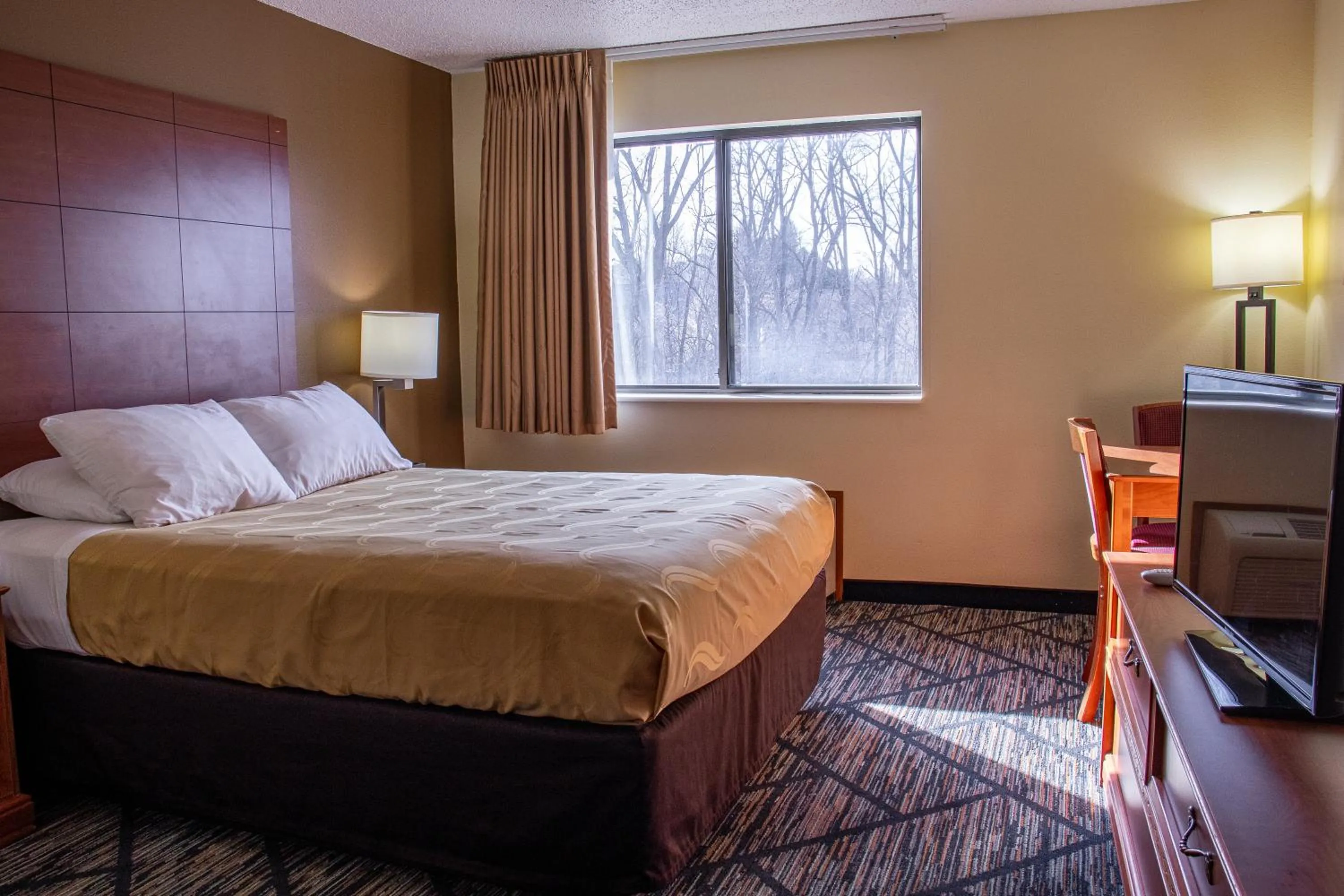 Bedroom, Bed in Quality Inn Indianola