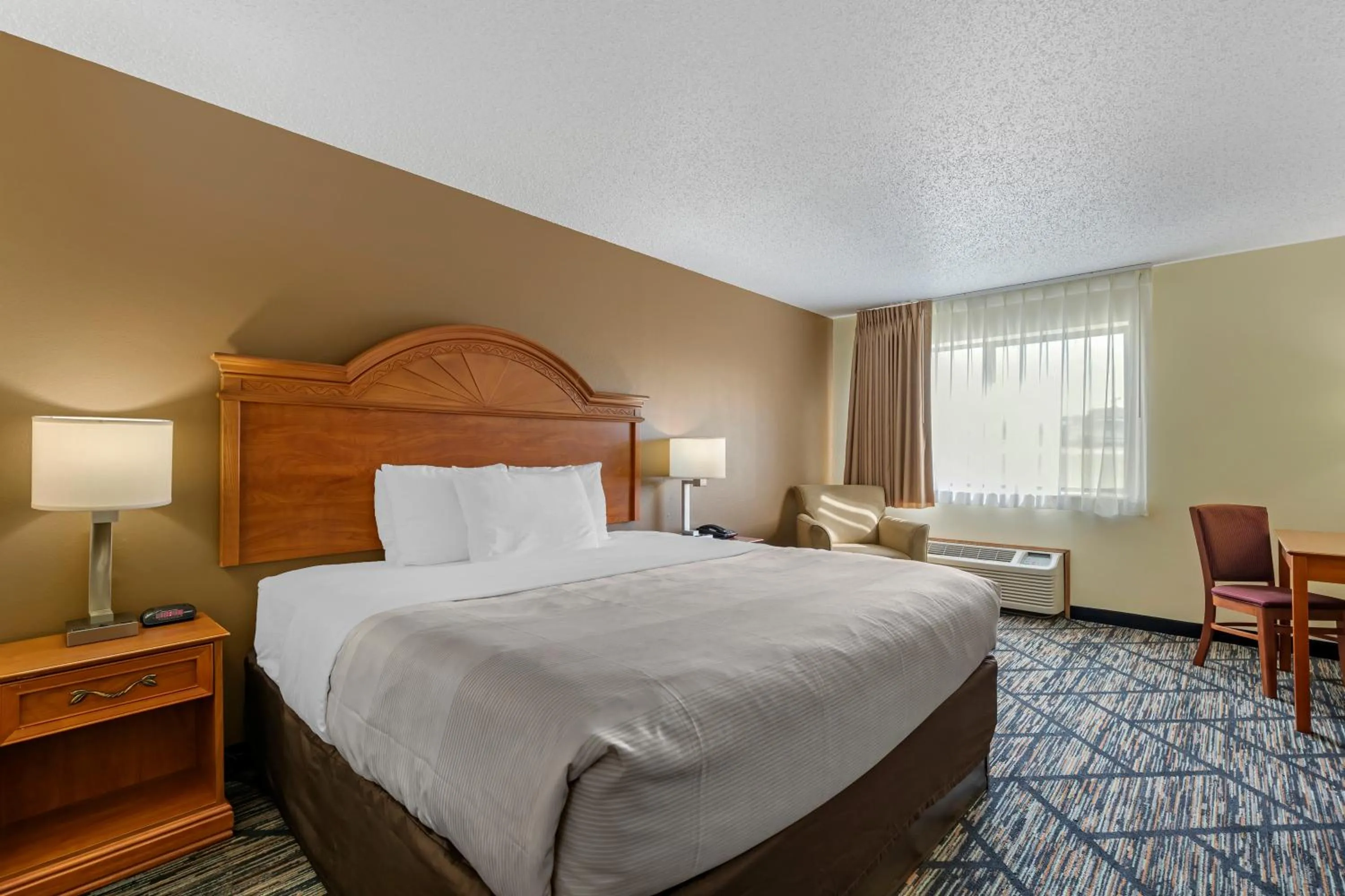 Bed in Quality Inn Indianola