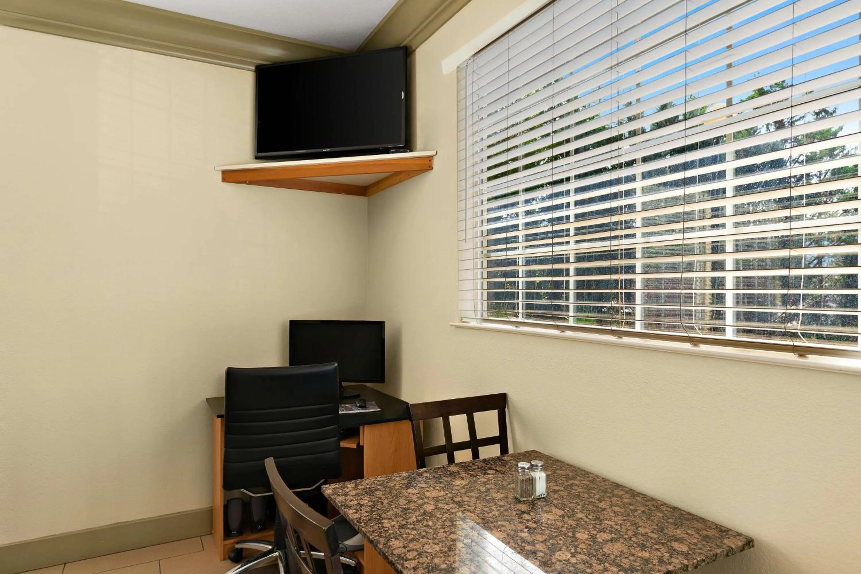 Business facilities in Best Western Willits Inn