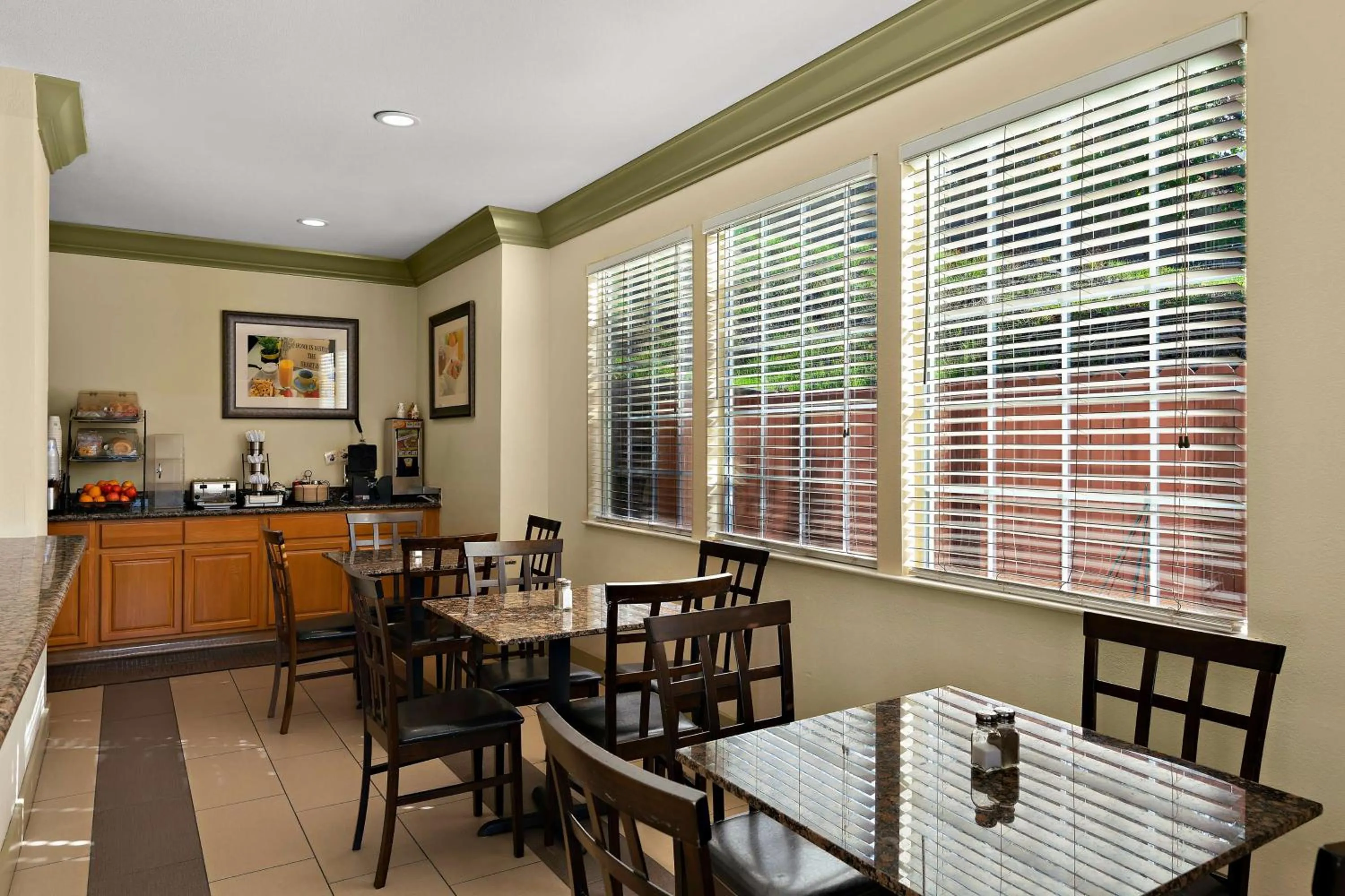 Breakfast in Best Western Willits Inn