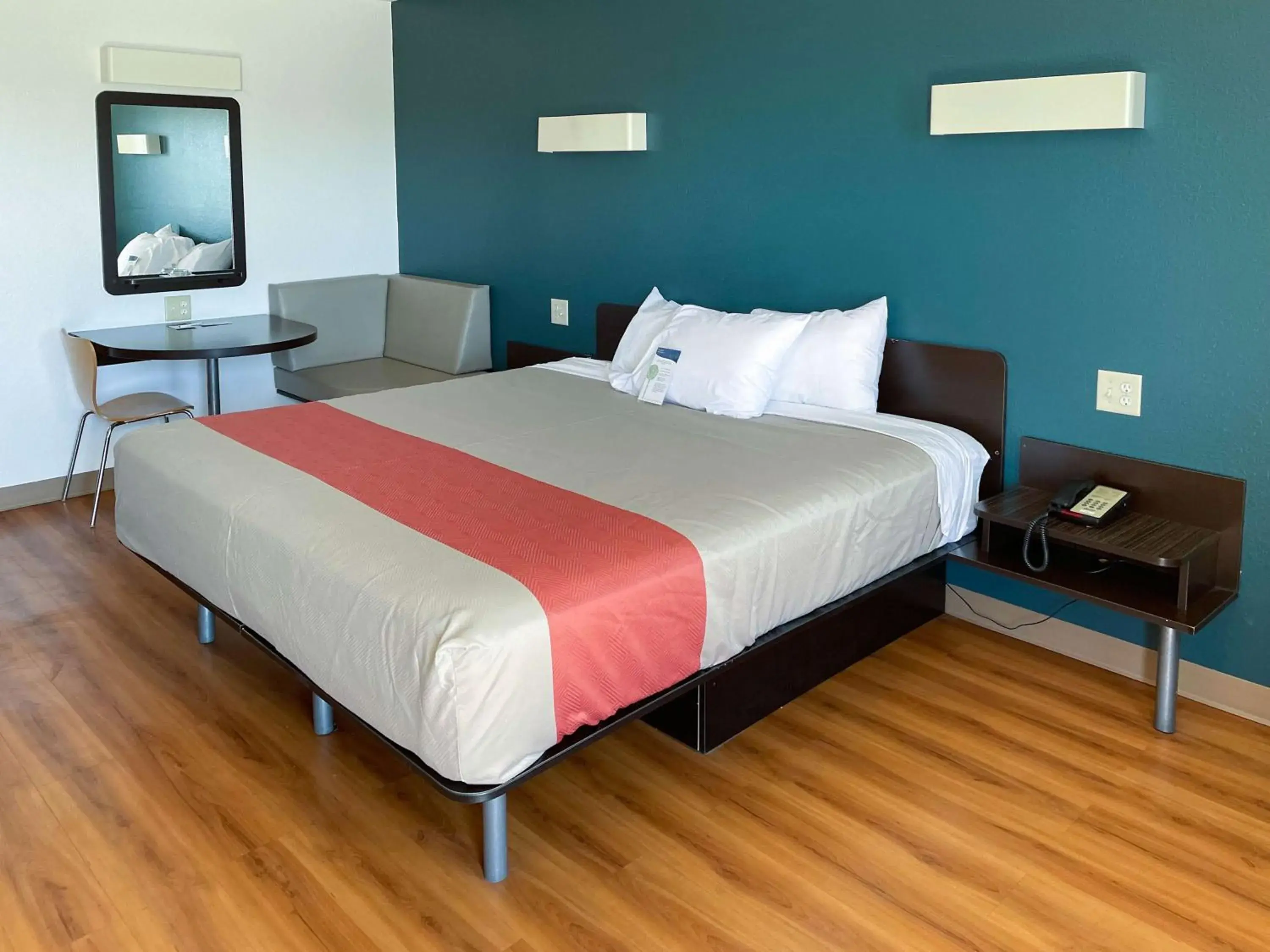 King Room - Non-Smoking in Motel 6 Cameron MO King Room - Non-Smoking in Motel 6 Cameron MO