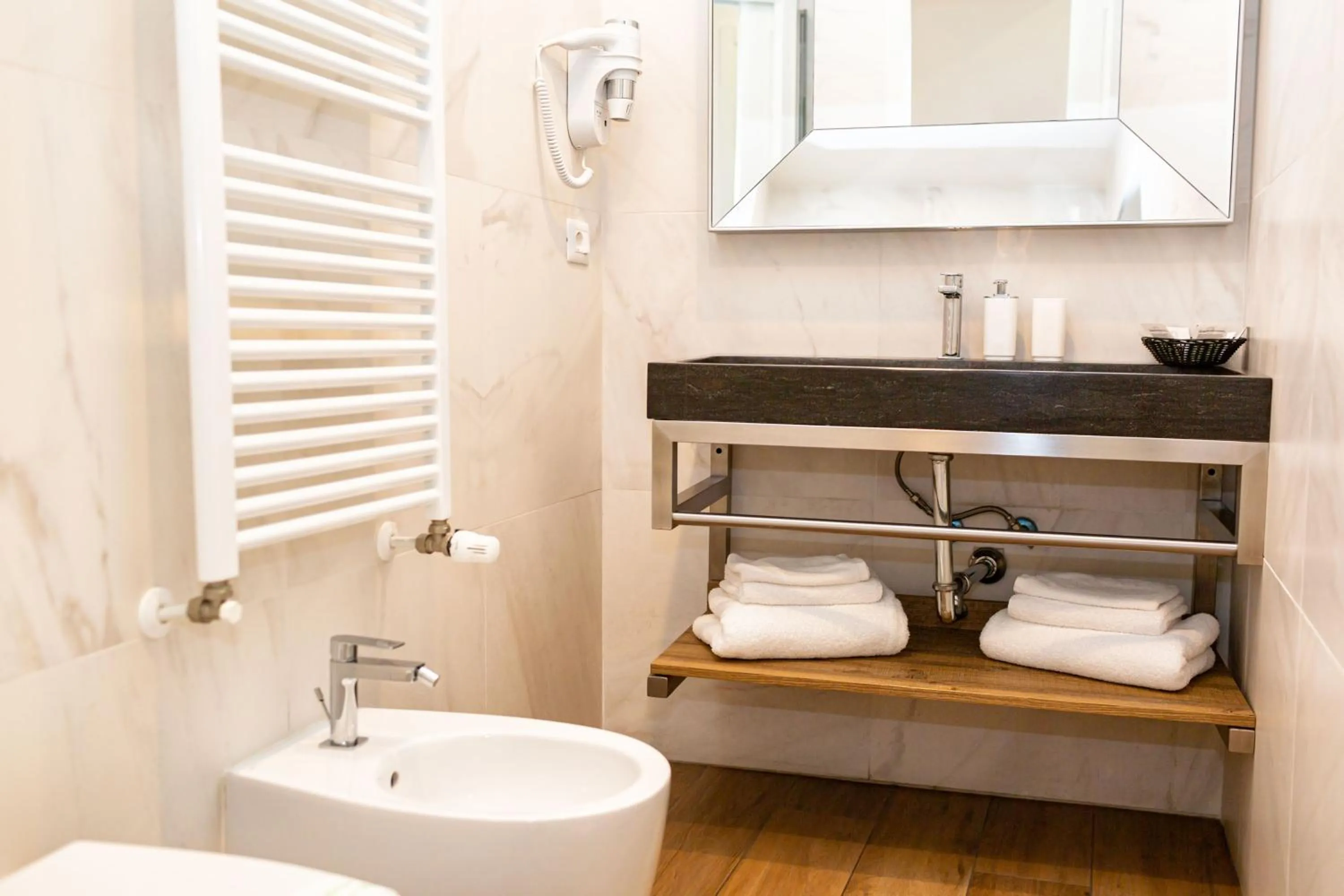 Bathroom in B&B La finestra sul canale