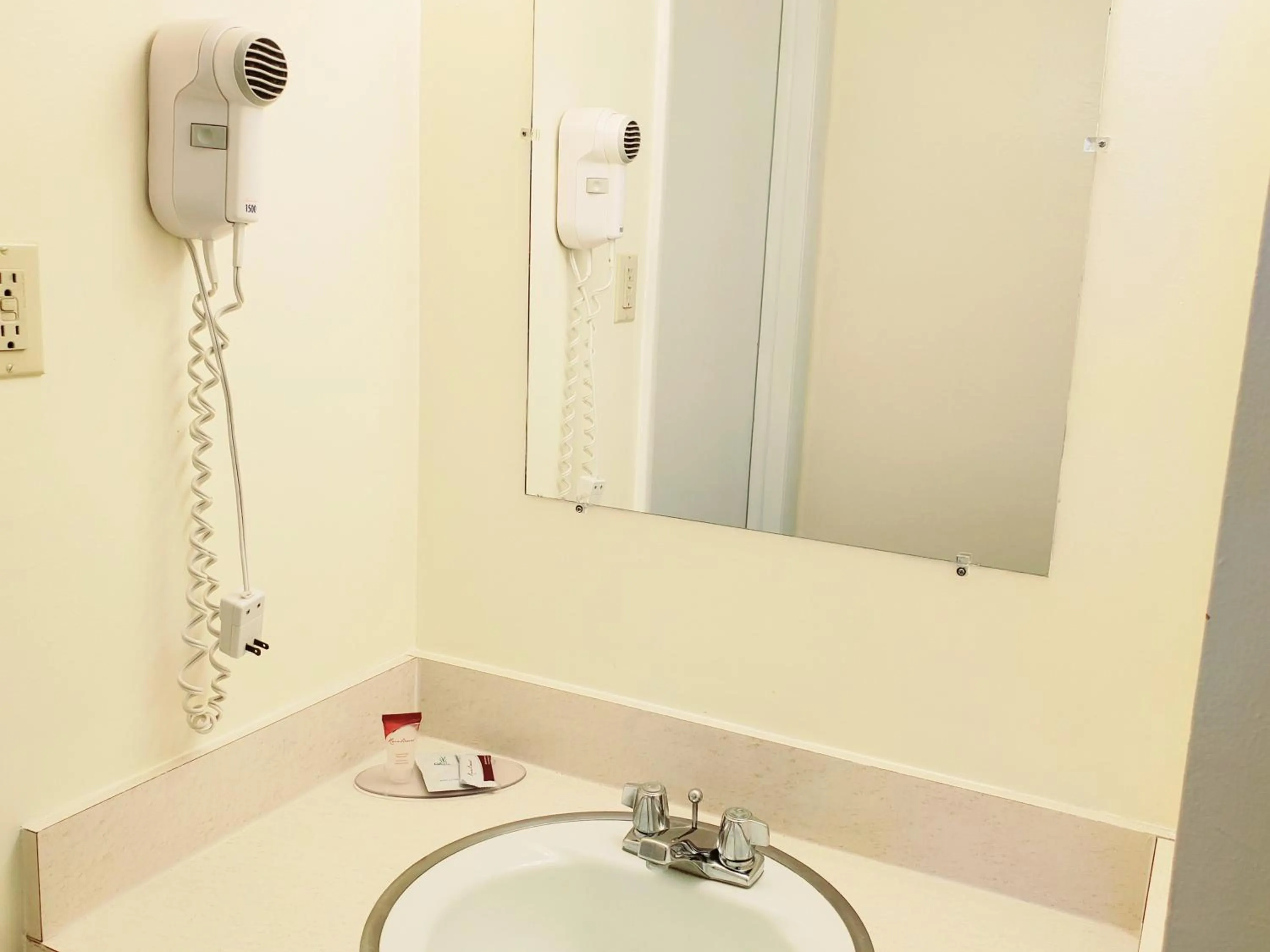 Bathroom in The Budget Inn Express