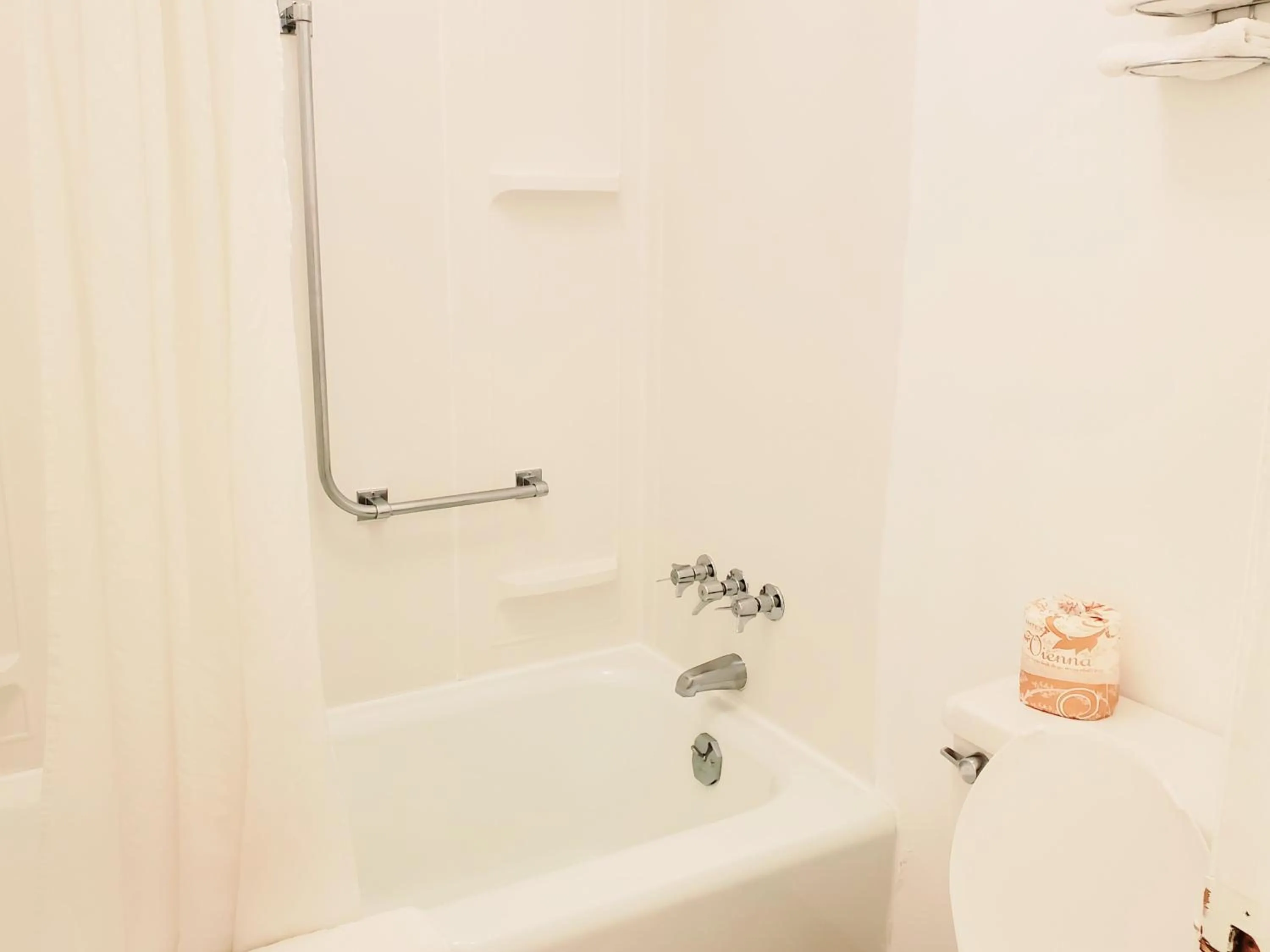 Bathroom in The Budget Inn Express