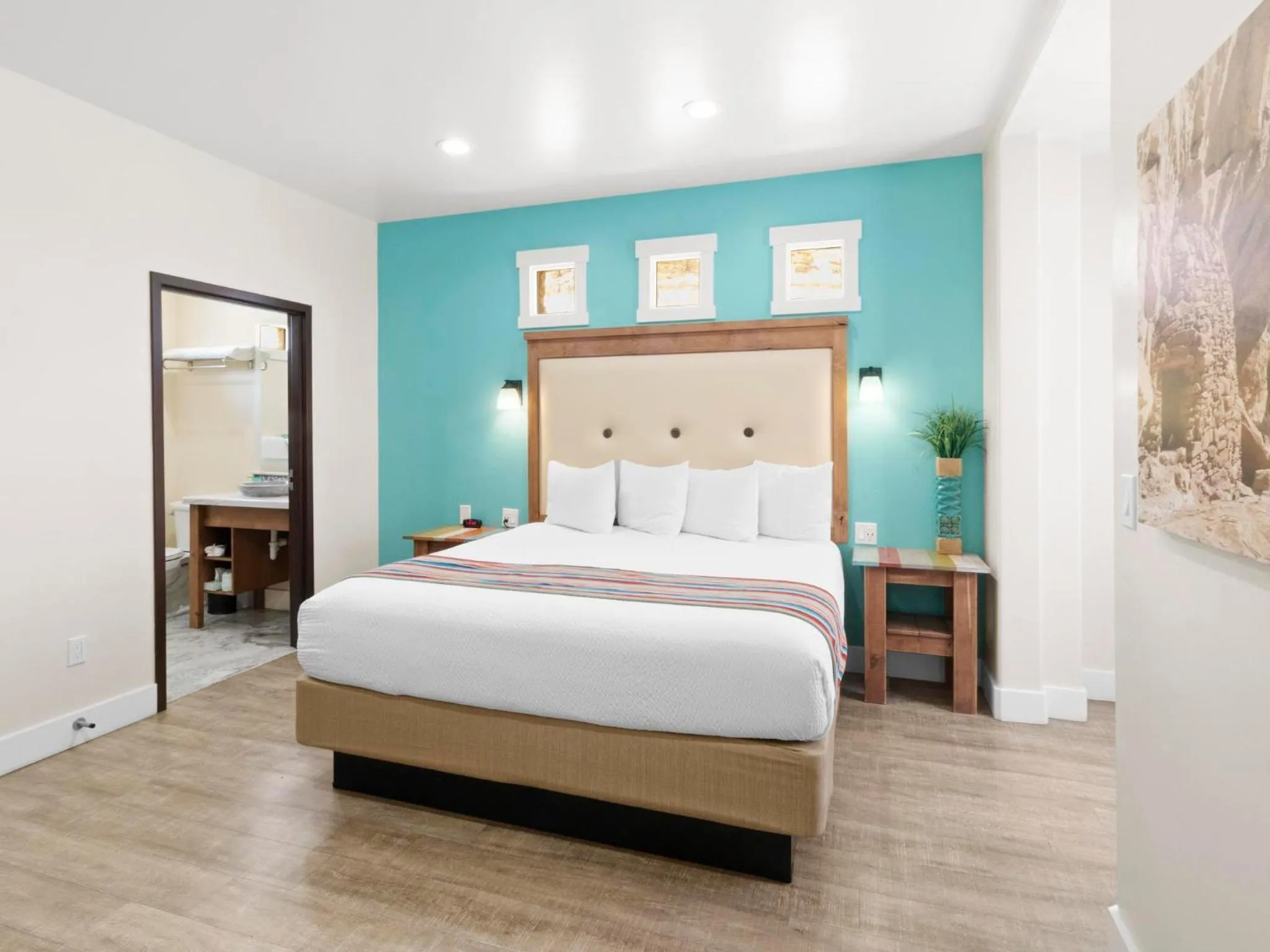 Bedroom, Bed in Bluff Dwellings Resort