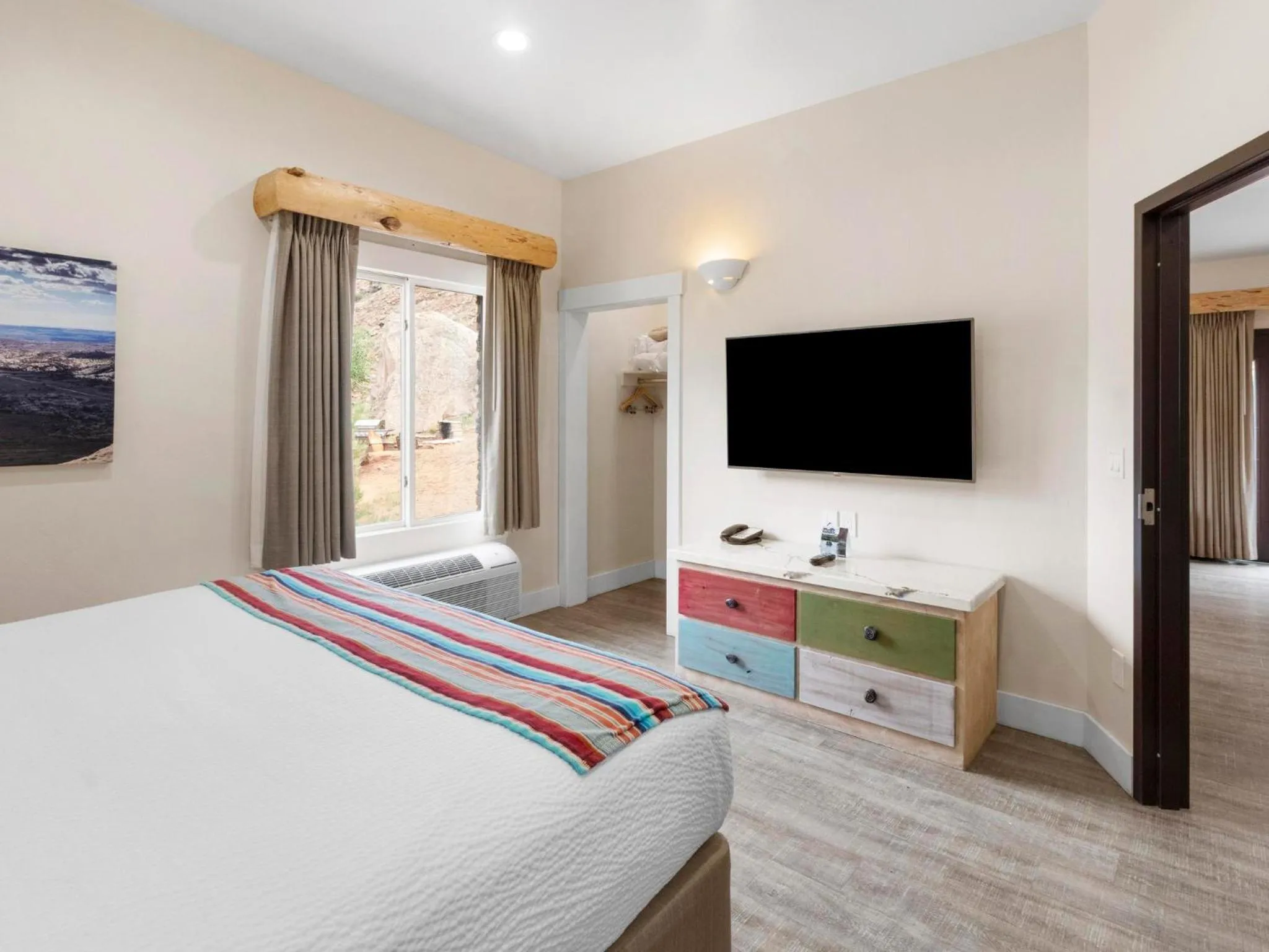 TV and multimedia, Bed in Bluff Dwellings Resort