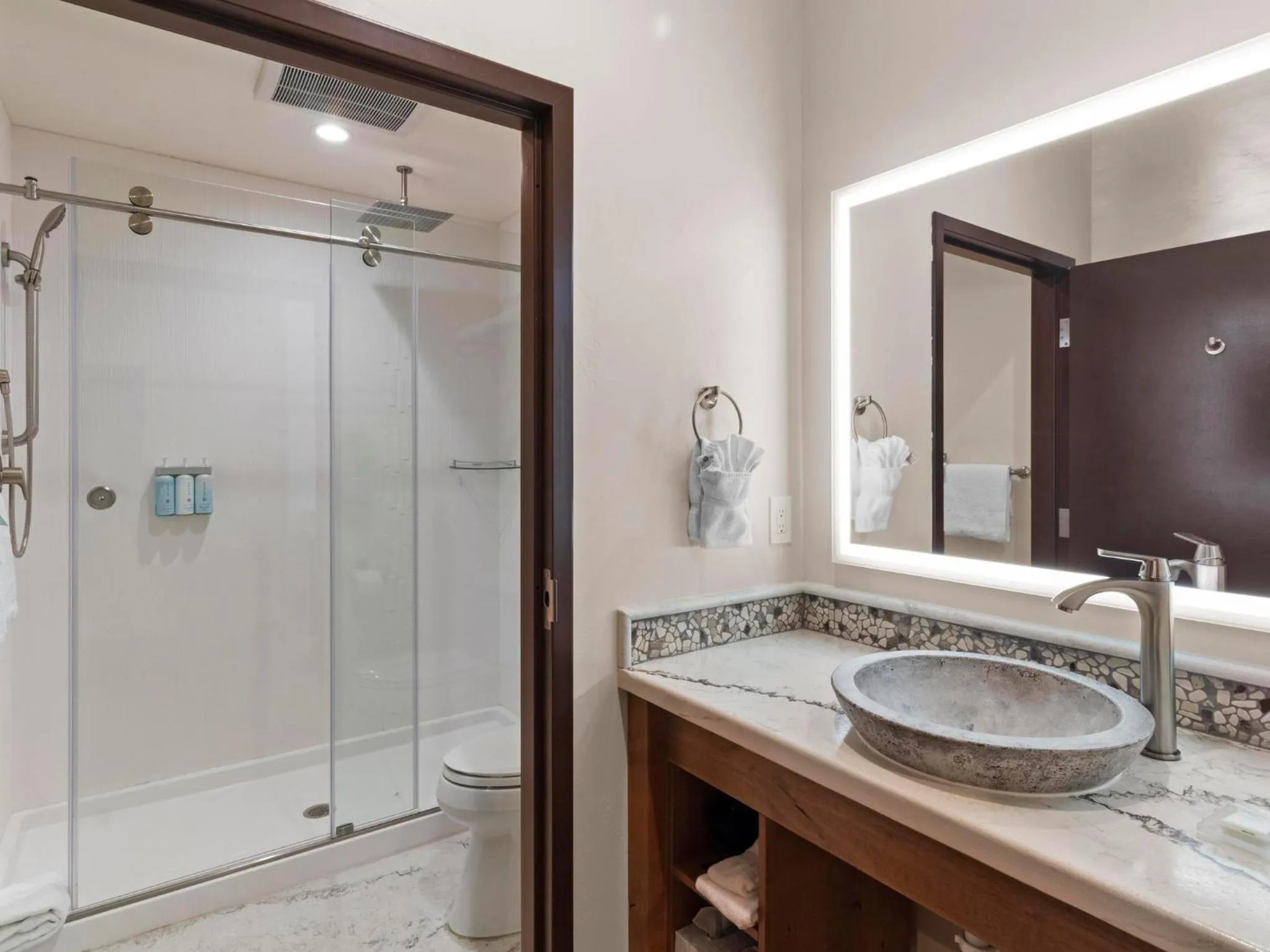 Bathroom in Bluff Dwellings Resort