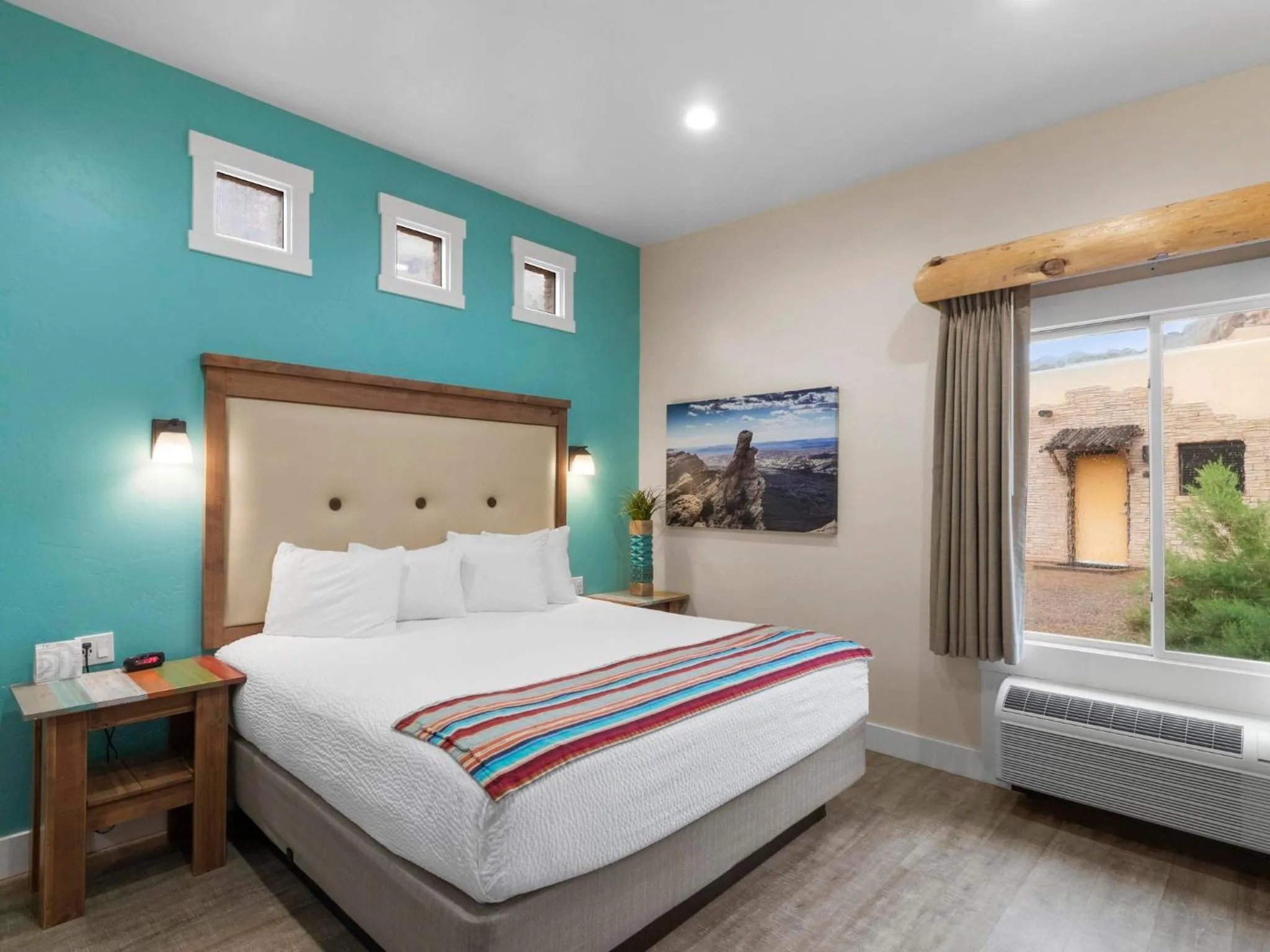 Bedroom, Bed in Bluff Dwellings Resort