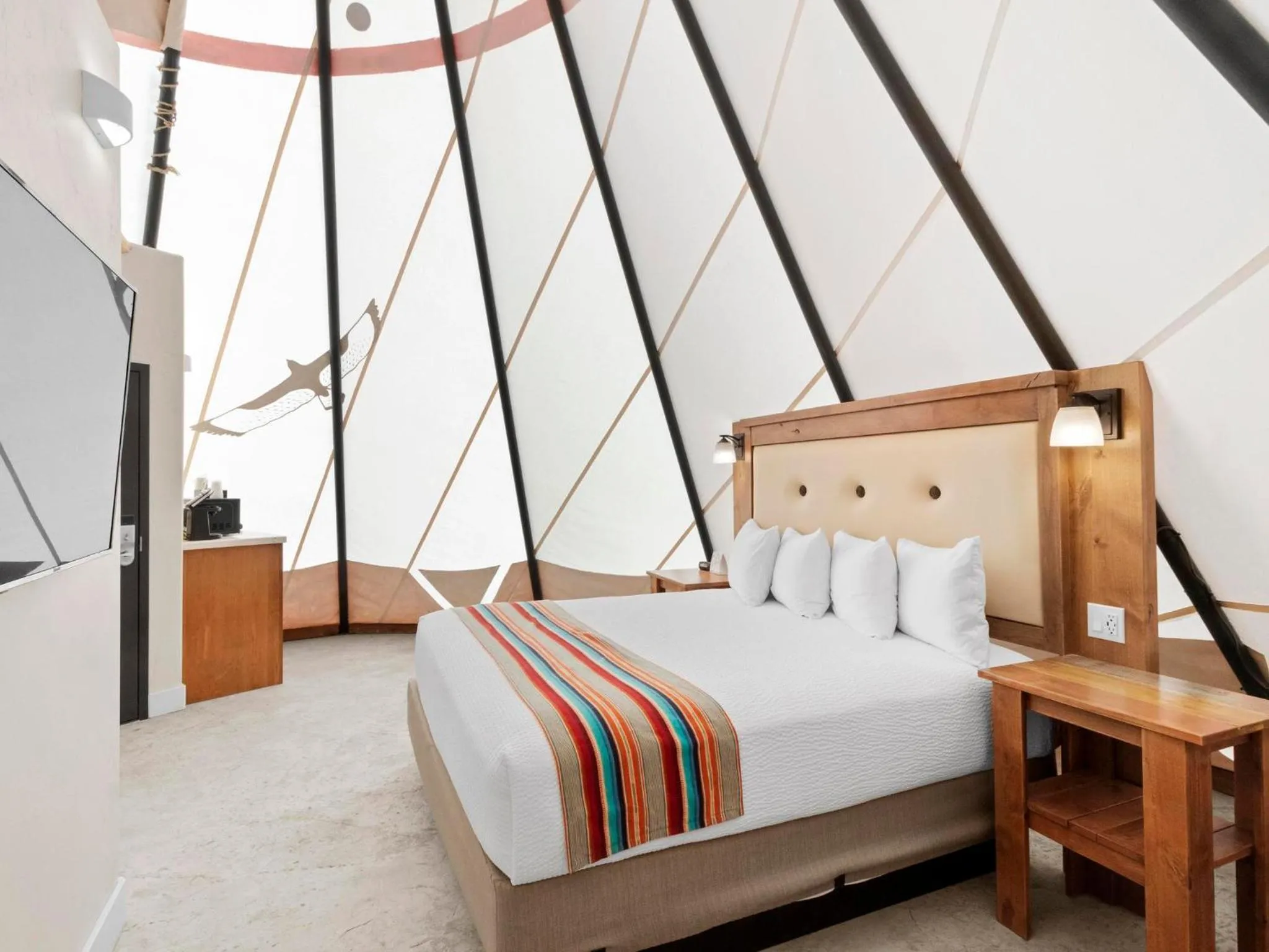 Photo of the whole room, Bed in Bluff Dwellings Resort