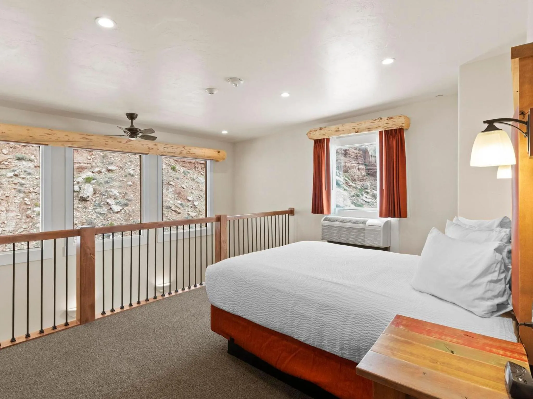 Bedroom, Bed in Bluff Dwellings Resort