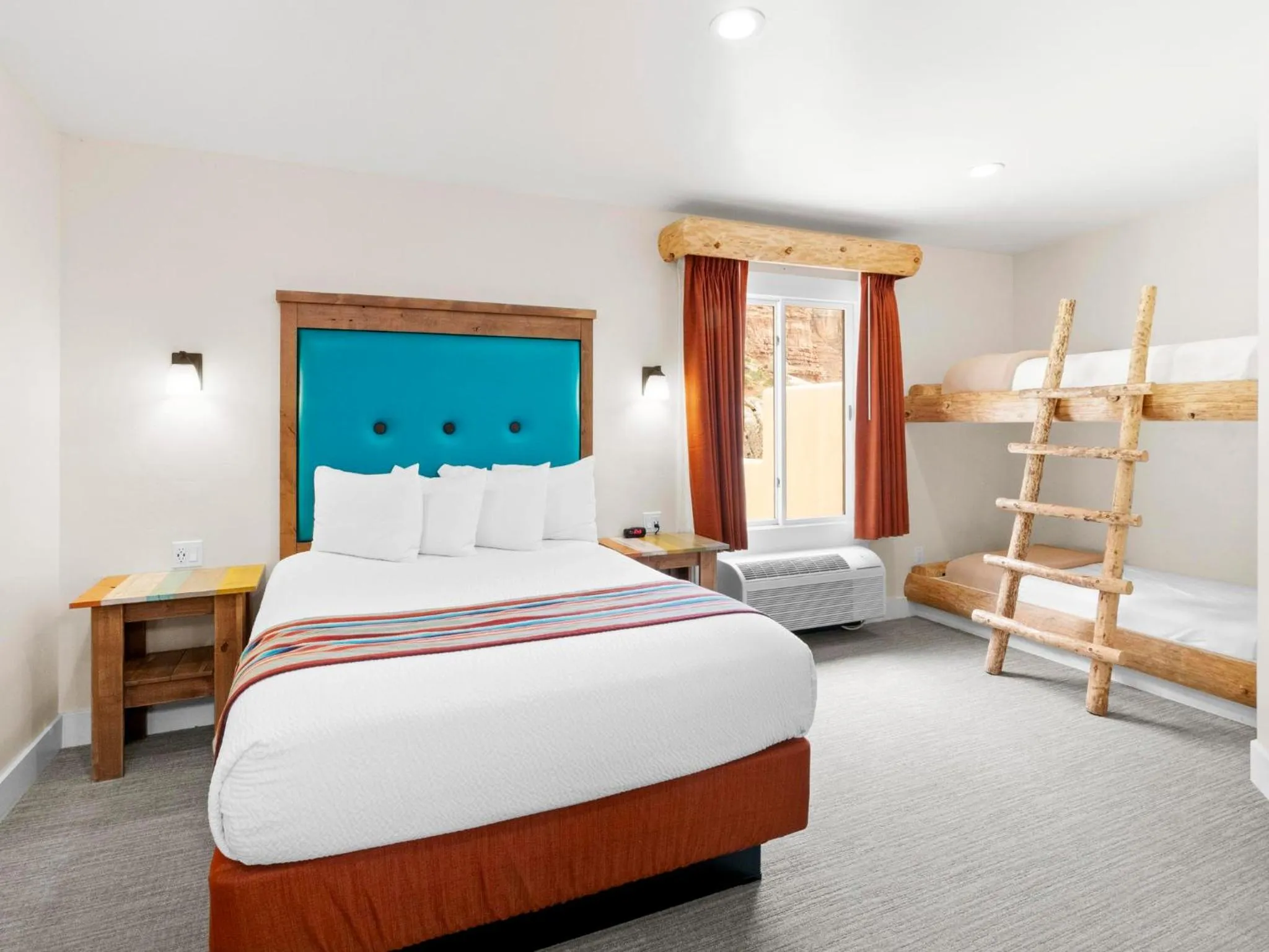 Bedroom, Bed in Bluff Dwellings Resort