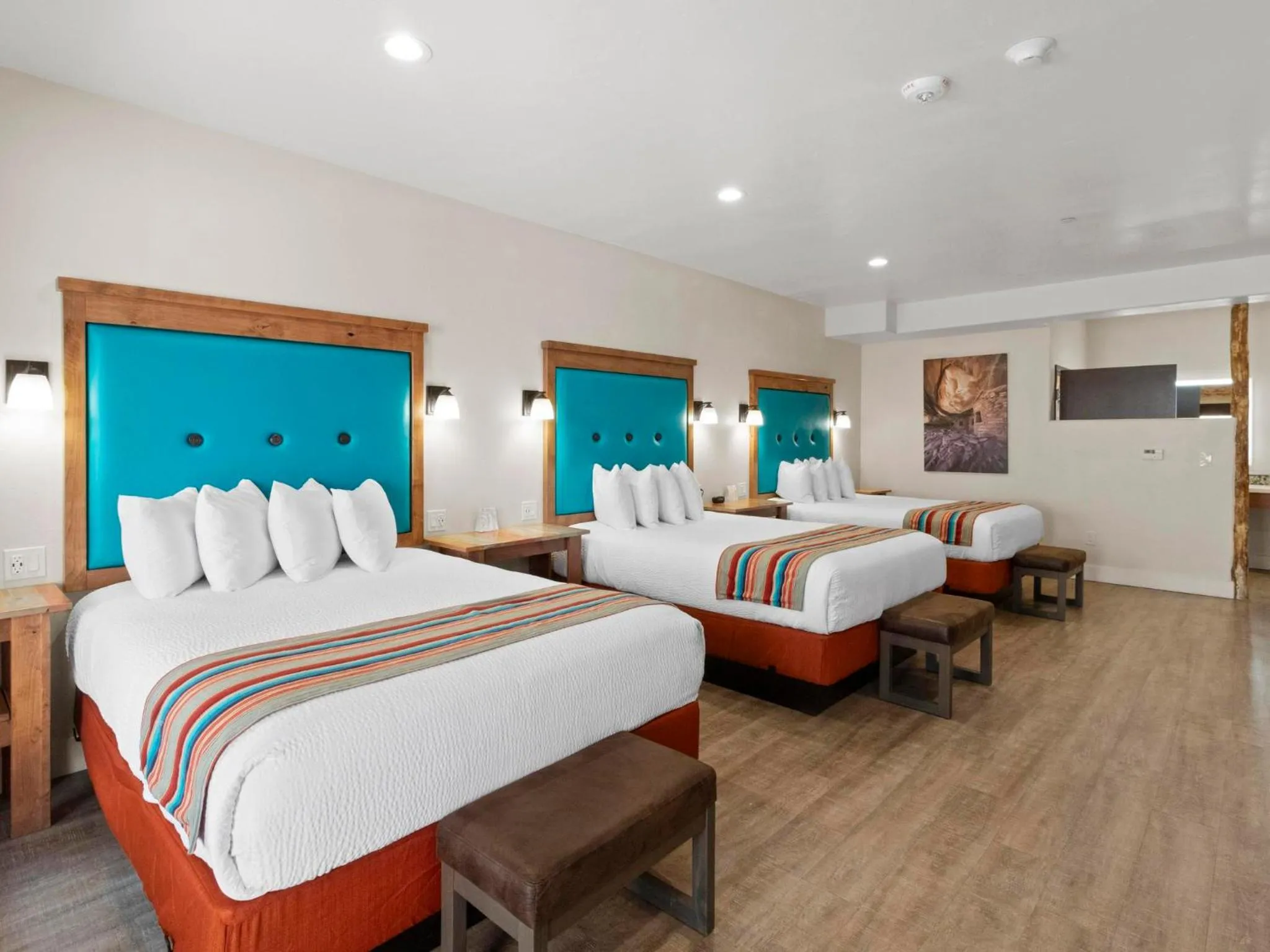 Bedroom, Bed in Bluff Dwellings Resort