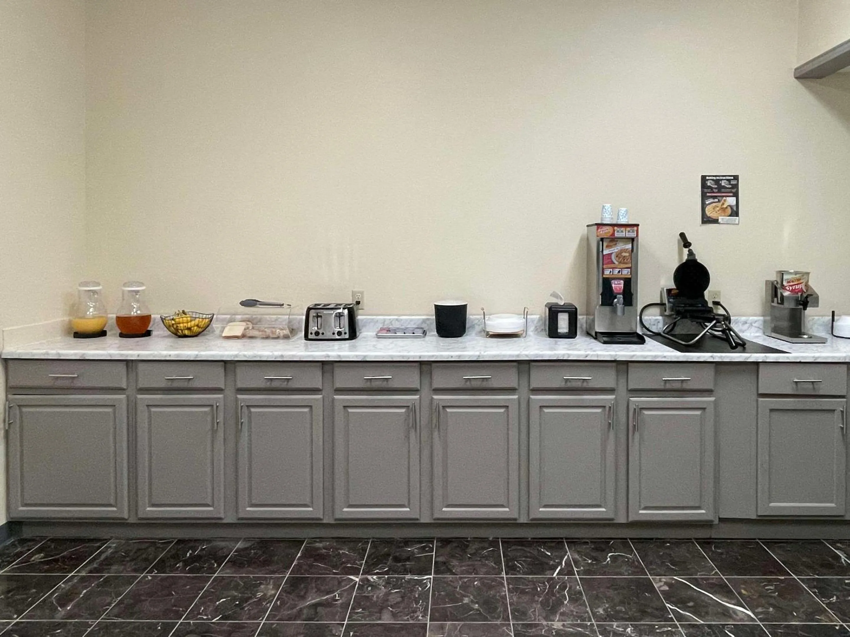 Breakfast in Econo Lodge Inn & Suites Sweetwater I-20