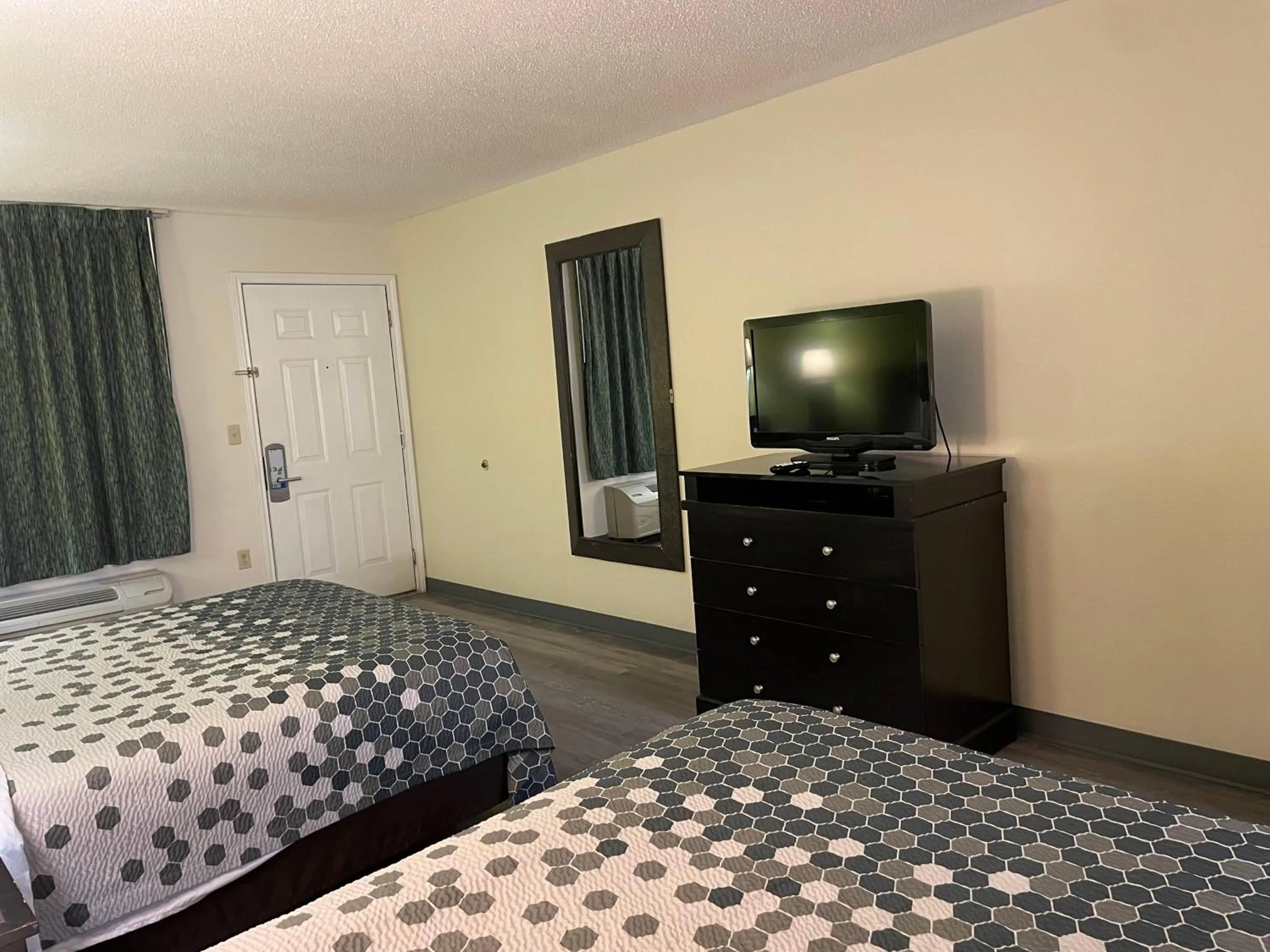 TV and multimedia, Bed in Econo Lodge Inn & Suites Sweetwater I-20